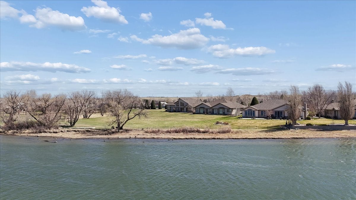 3000 Lower River Road 2