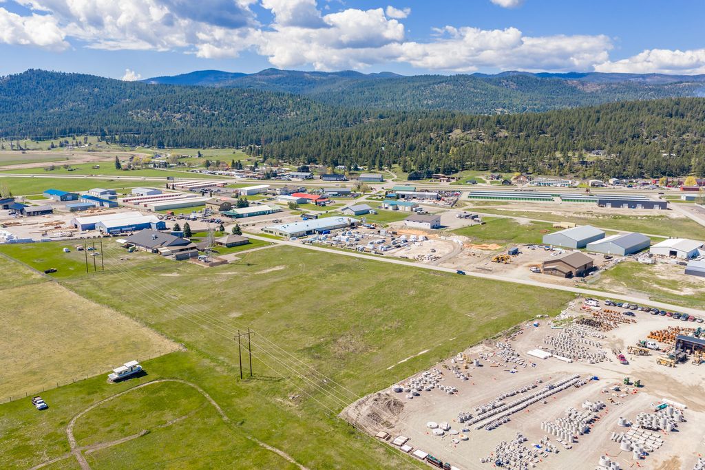 Photo of 208 Industrial Court, Kalispell, MT 59901 (MLS # 30069990)