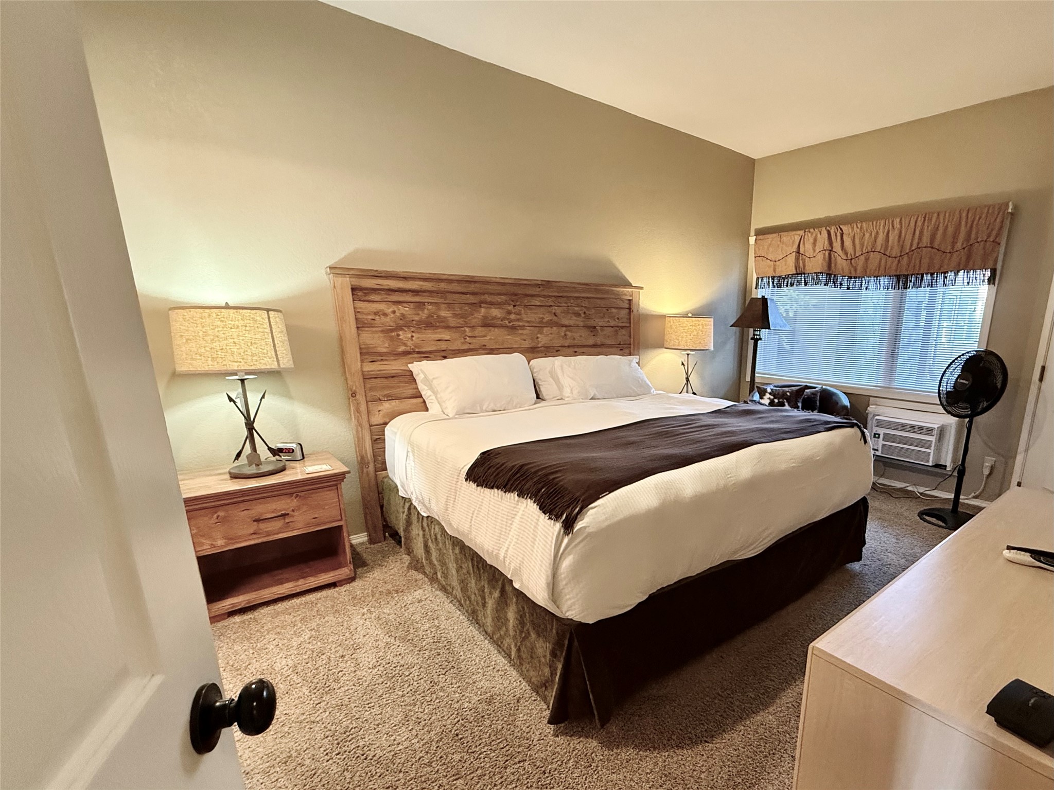 Whitefish, Montana, 59937, United States, 2 Bedrooms Bedrooms, ,2 BathroomsBathrooms,Residential,Active,2035106