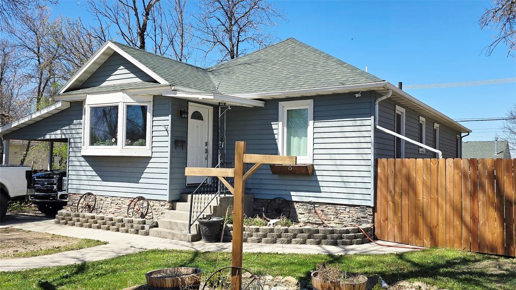 Photo of 2113 8th Avenue N, Great Falls, MT 59401 (MLS # 30069596)