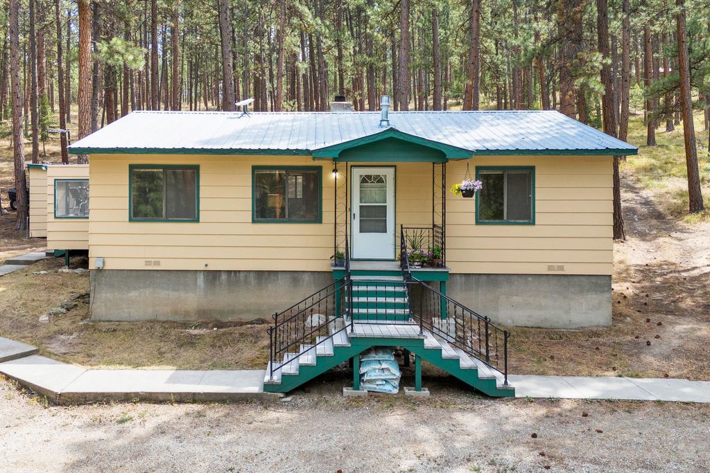 Photo of 871 Bull Pine Drive, Hamilton, MT 59840 (MLS # 30063582)