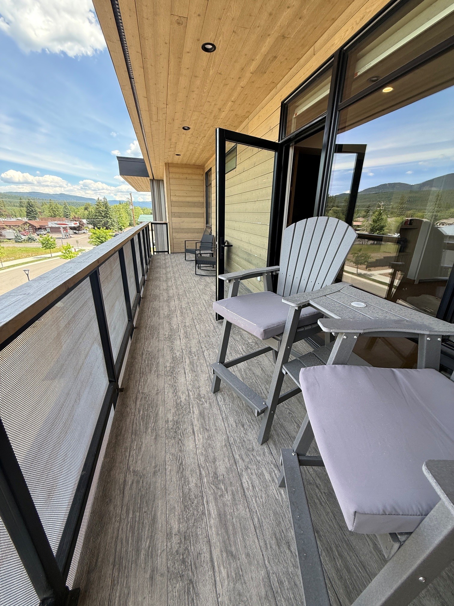 86 Serpentine Circle 305