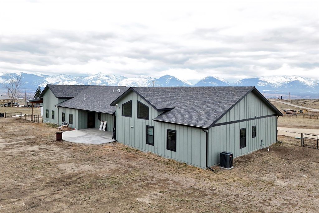 Photo of 959 Corvallis Hills Drive, Corvallis, MT 59828 (MLS # 30060221)