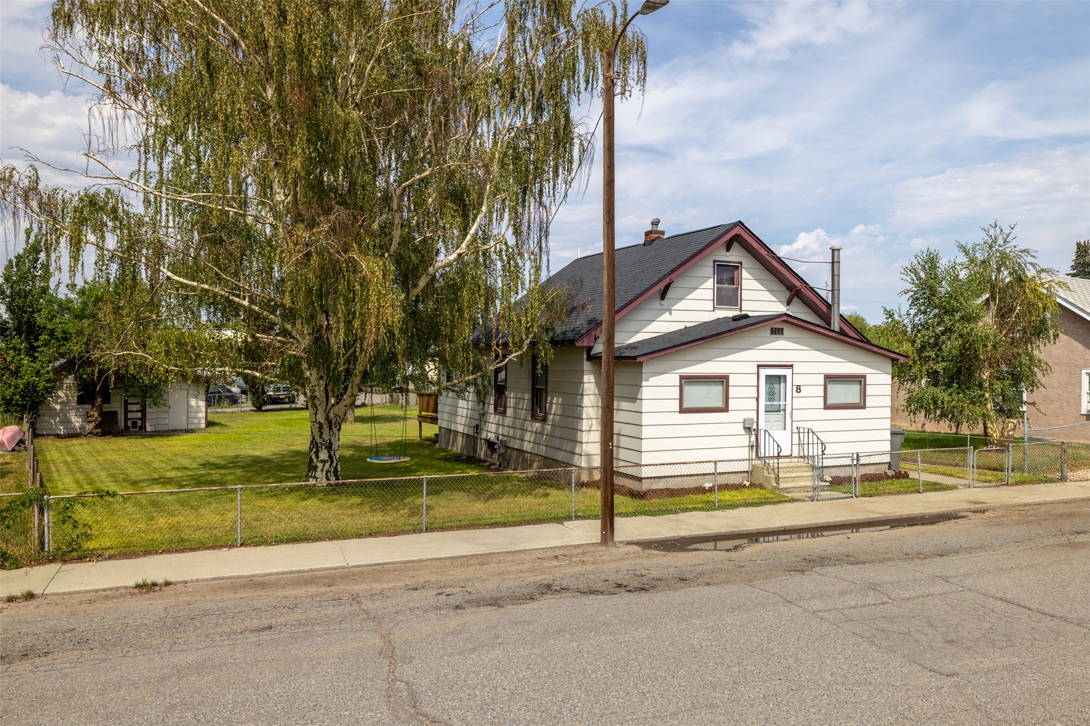 8 W Pacific Street