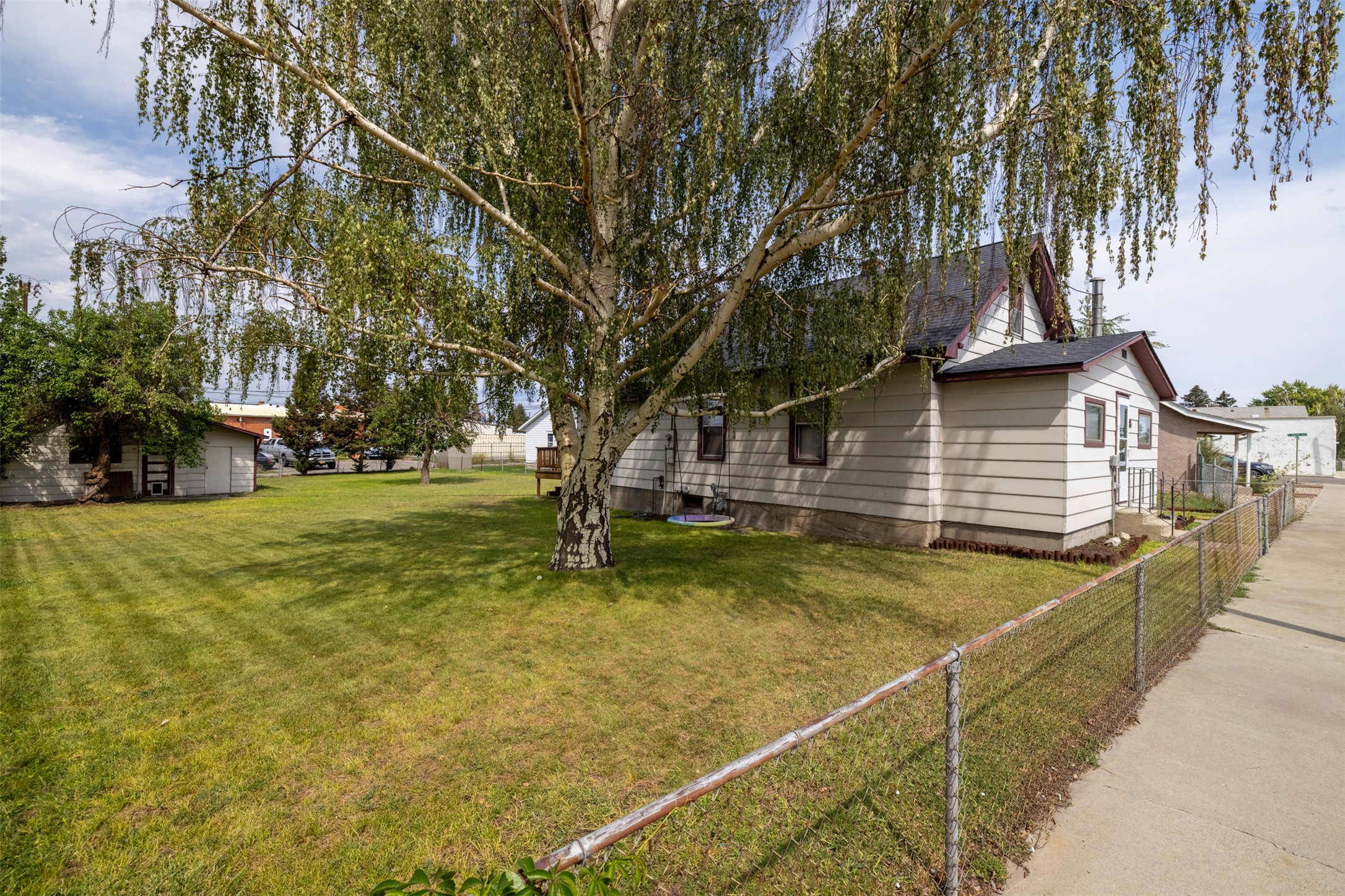 8 W Pacific Street