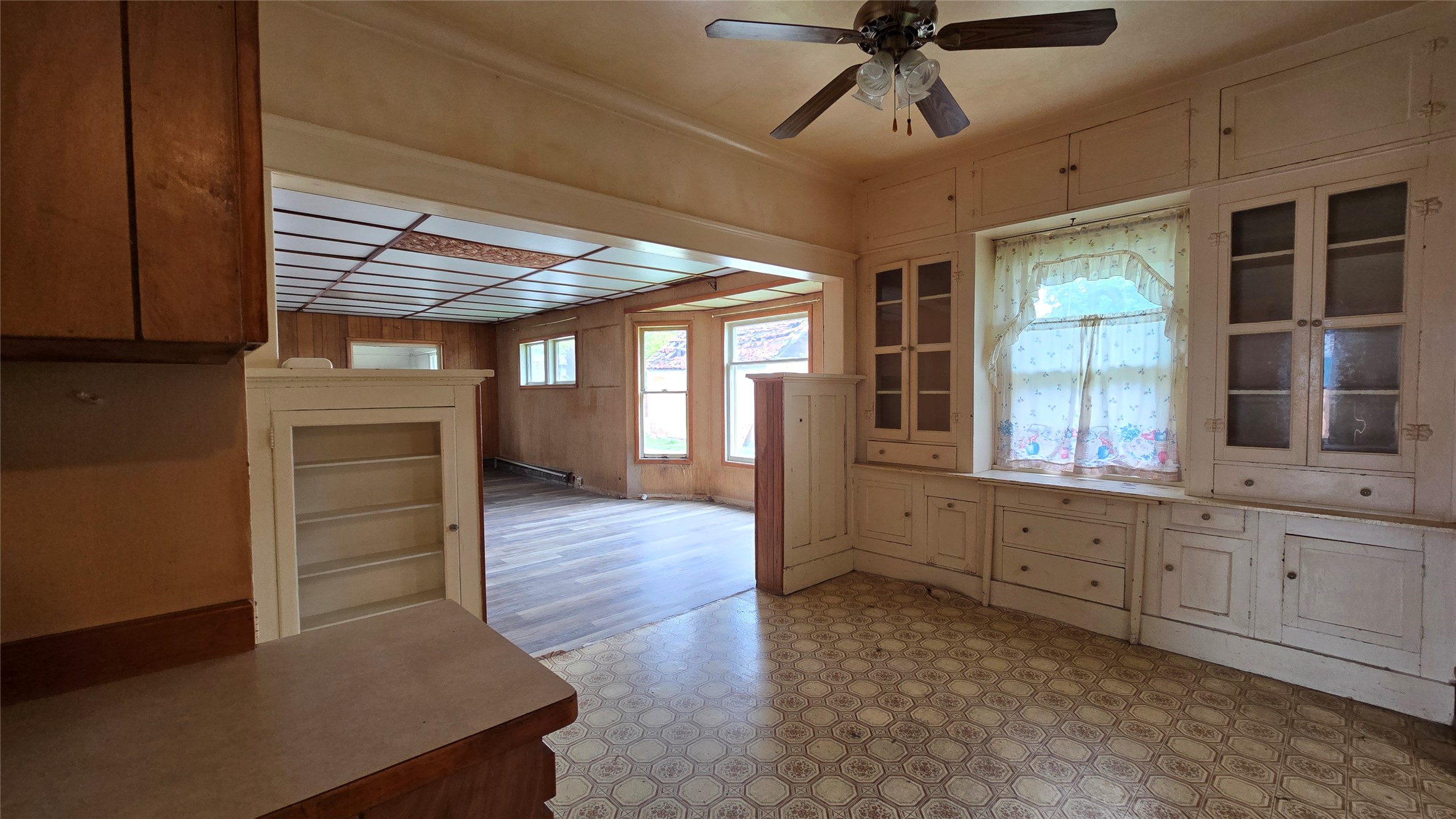 Kalispell, Montana 59901, United States, 3 Bedrooms Bedrooms, ,1 BathroomBathrooms,Residential,Pending,210818