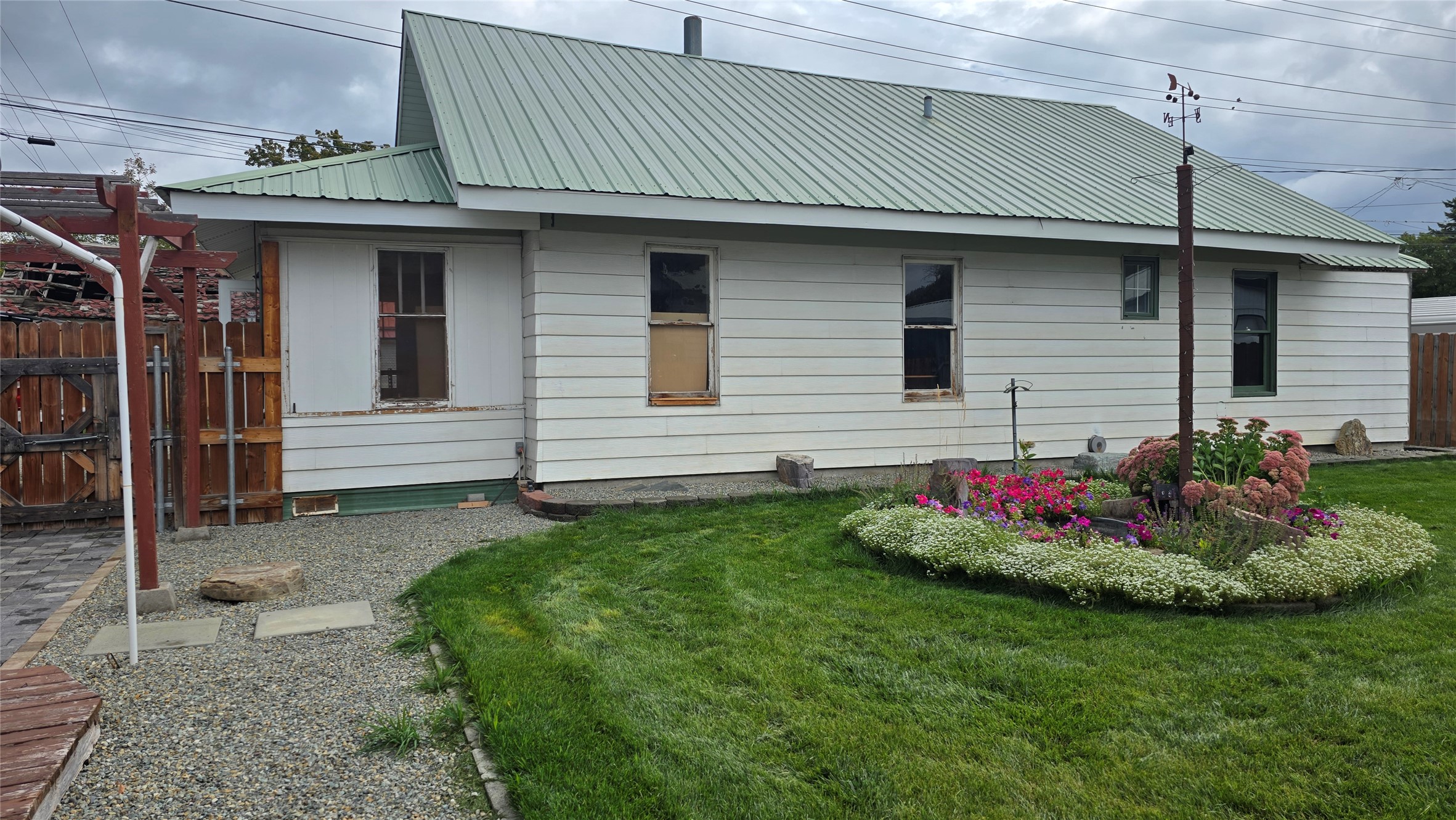 Kalispell, Montana 59901, United States, 3 Bedrooms Bedrooms, ,1 BathroomBathrooms,Residential,Pending,210818