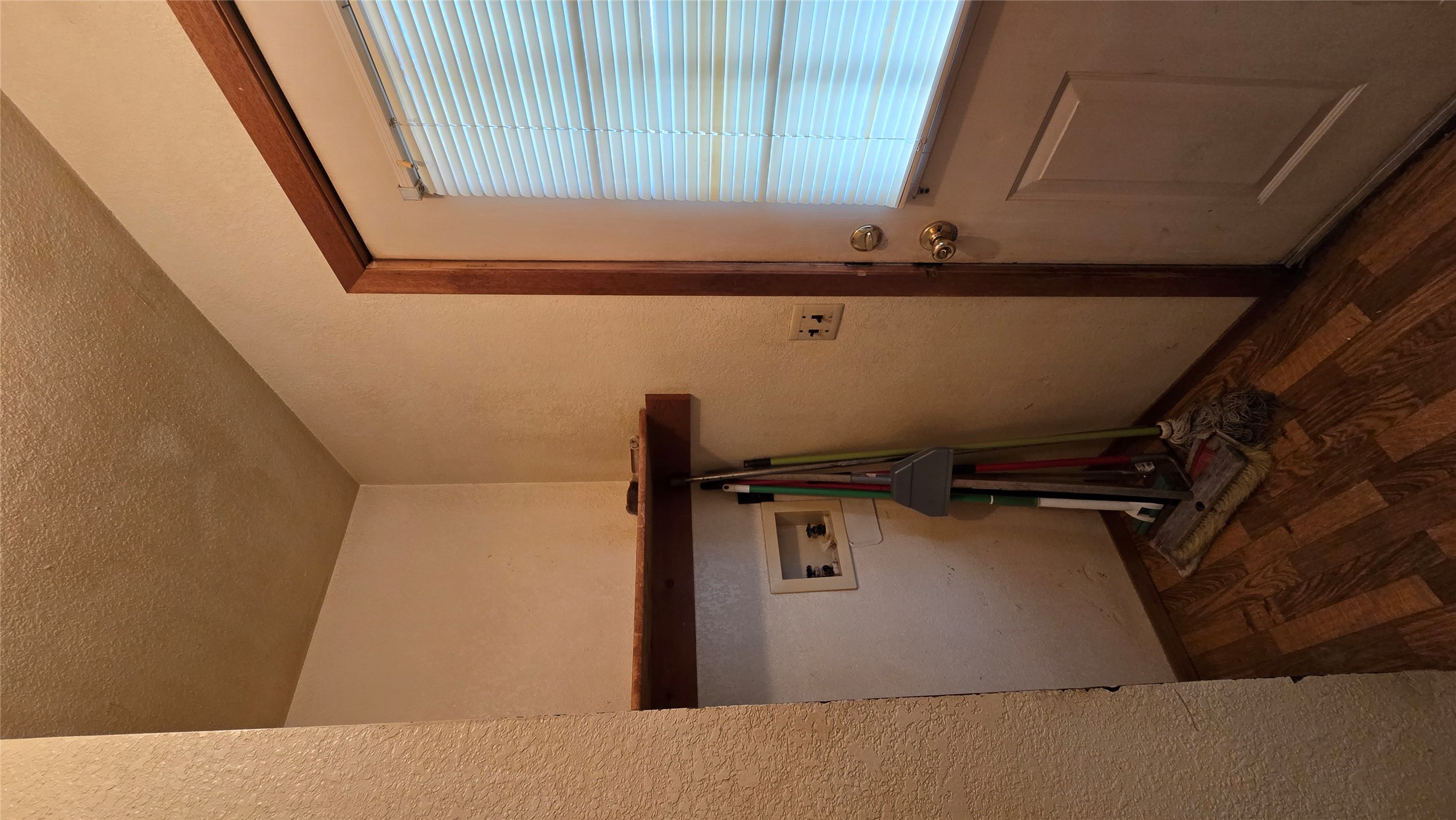 Kalispell, Montana 59901, United States, 3 Bedrooms Bedrooms, ,1 BathroomBathrooms,Residential,Pending,210818