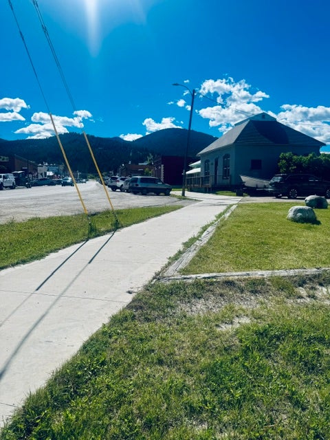 226 W Broadway Street