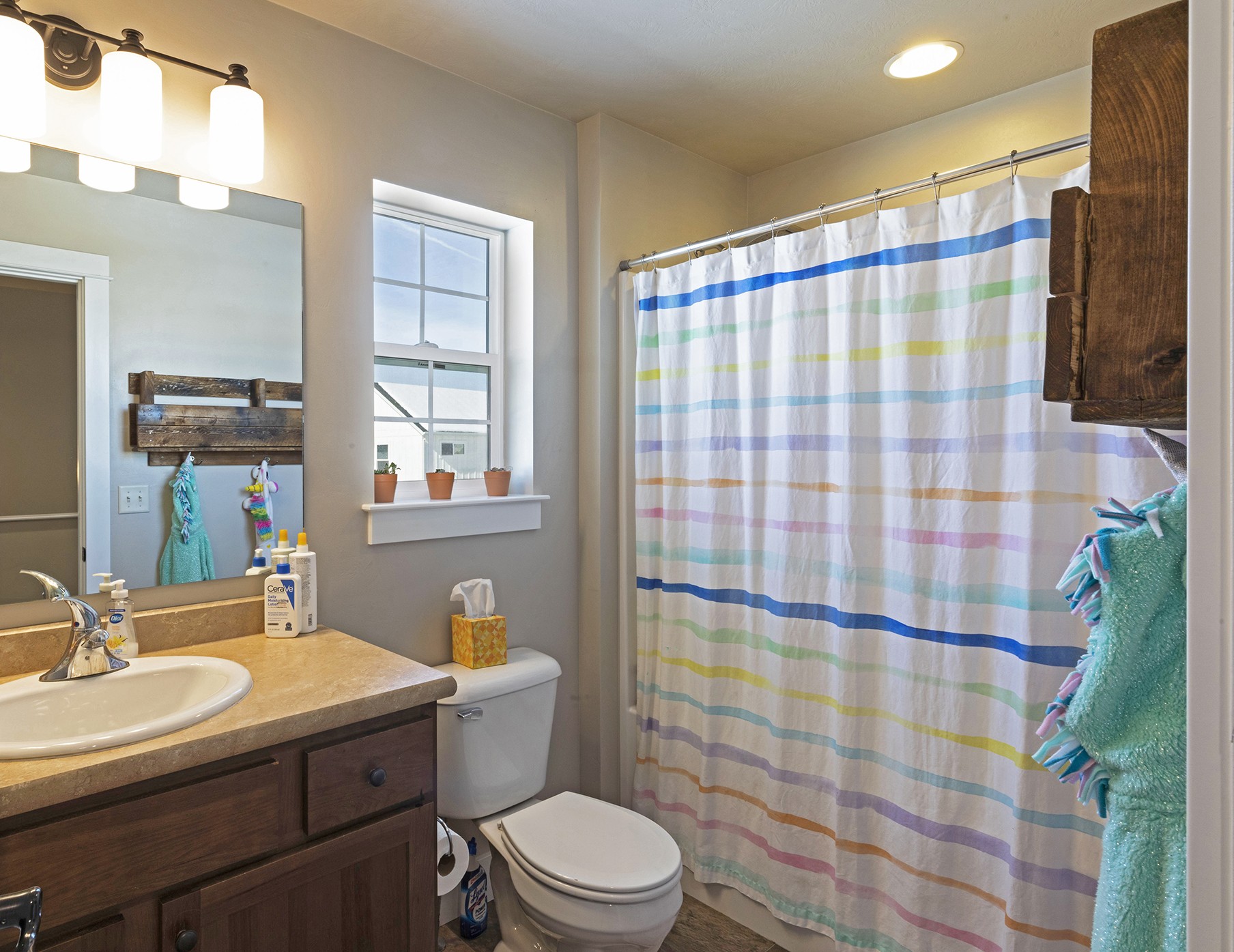 Hamilton, Montana 59840, United States, 4 Bedrooms Bedrooms, ,3 BathroomsBathrooms,Residential,Active,78510