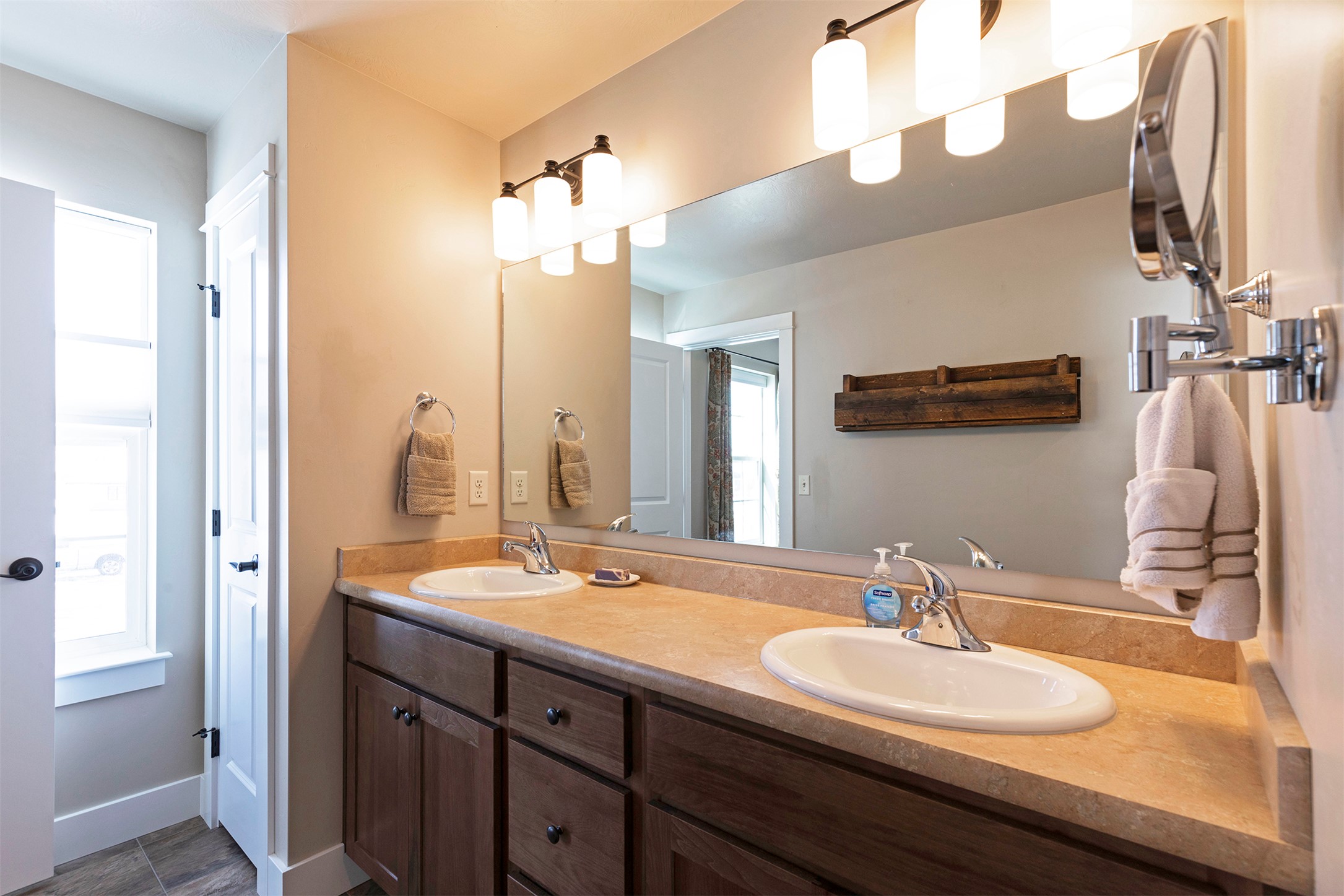 Hamilton, Montana 59840, United States, 4 Bedrooms Bedrooms, ,3 BathroomsBathrooms,Residential,Active,78510