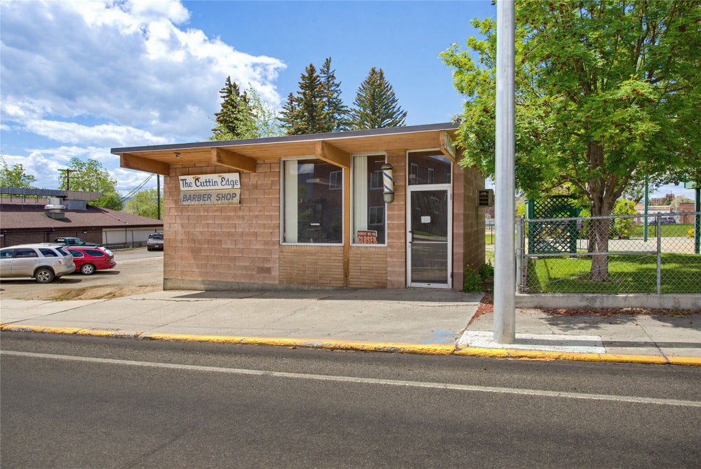 Photo of 339 S Arizona Street, Butte, MT 59701 (MLS # 30073418)
