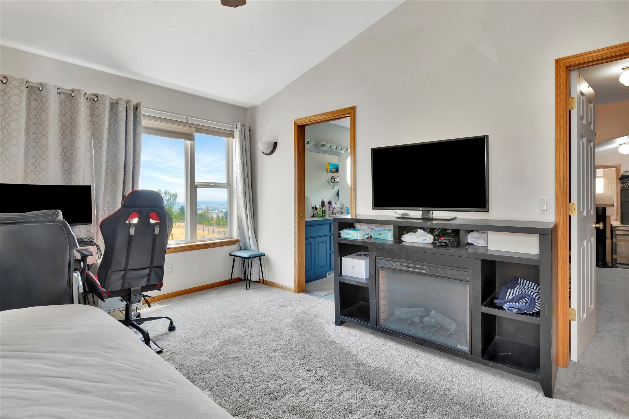 Missoula, Montana 59808, United States, 4 Bedrooms Bedrooms, ,3 BathroomsBathrooms,Residential,Pending,50611