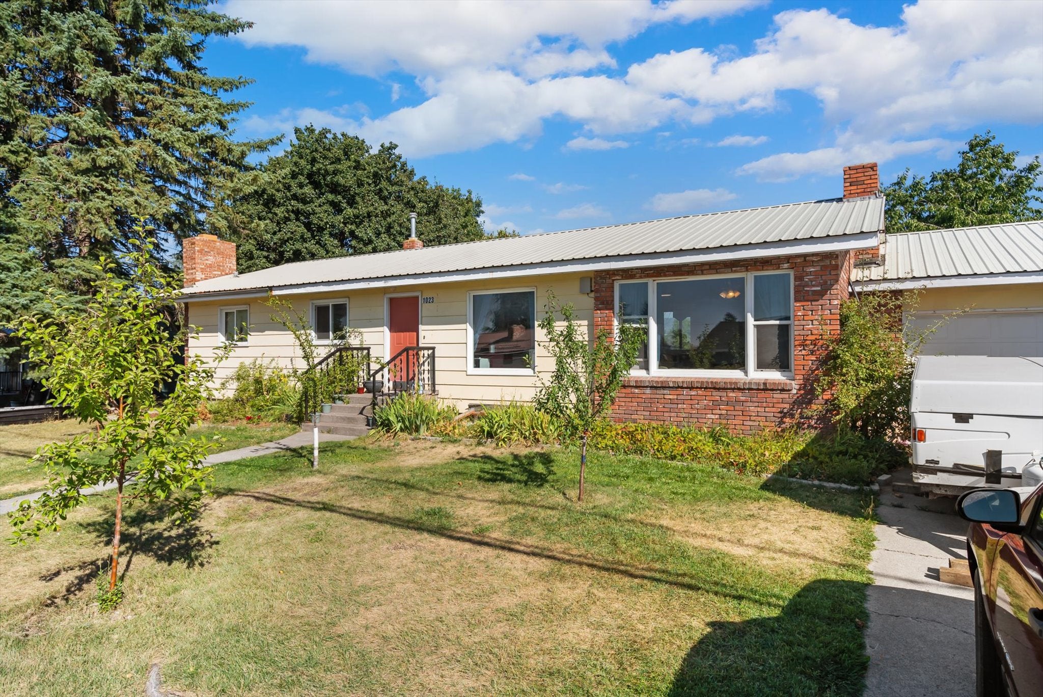 1023 8th Street W