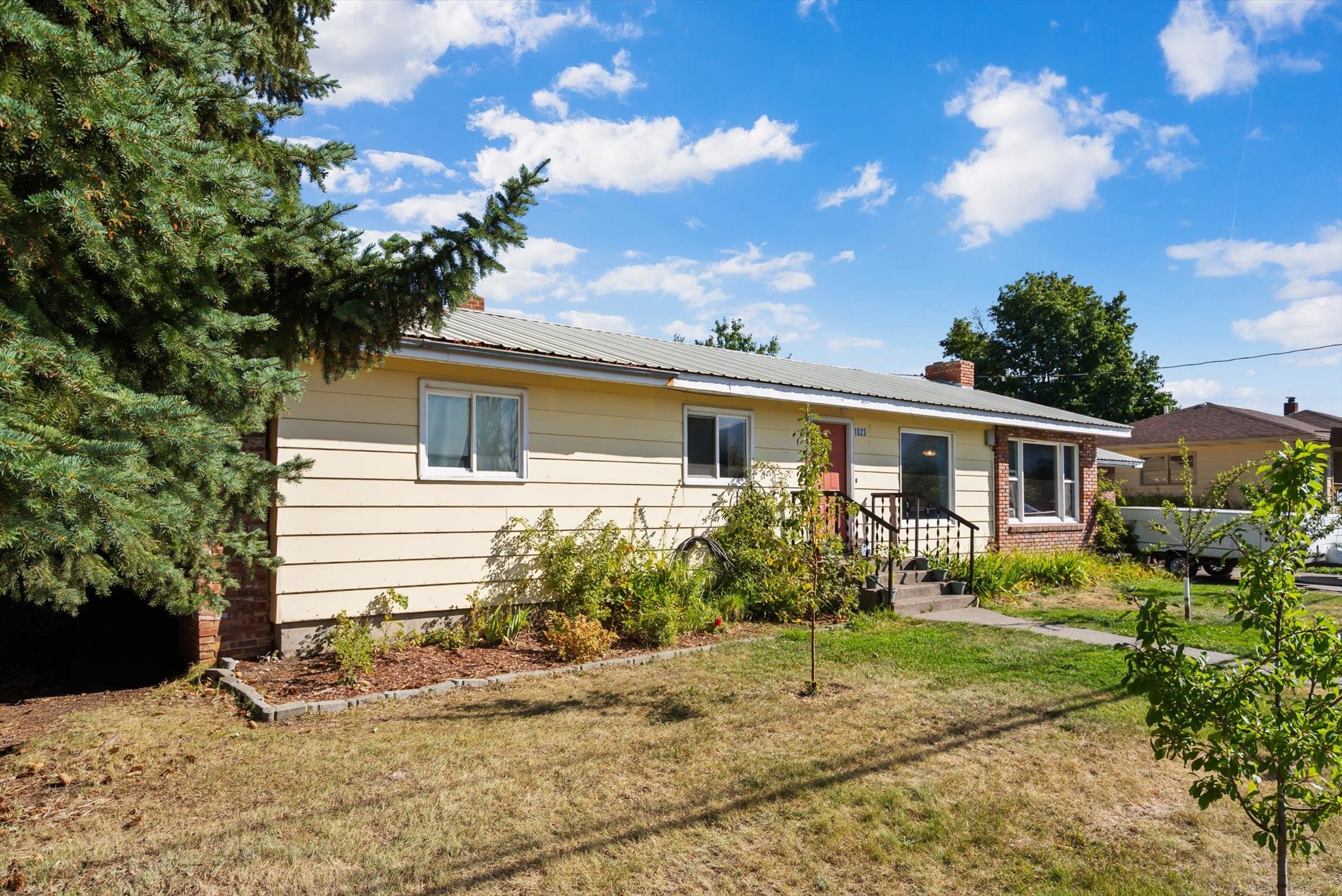 1023 8th Street W
