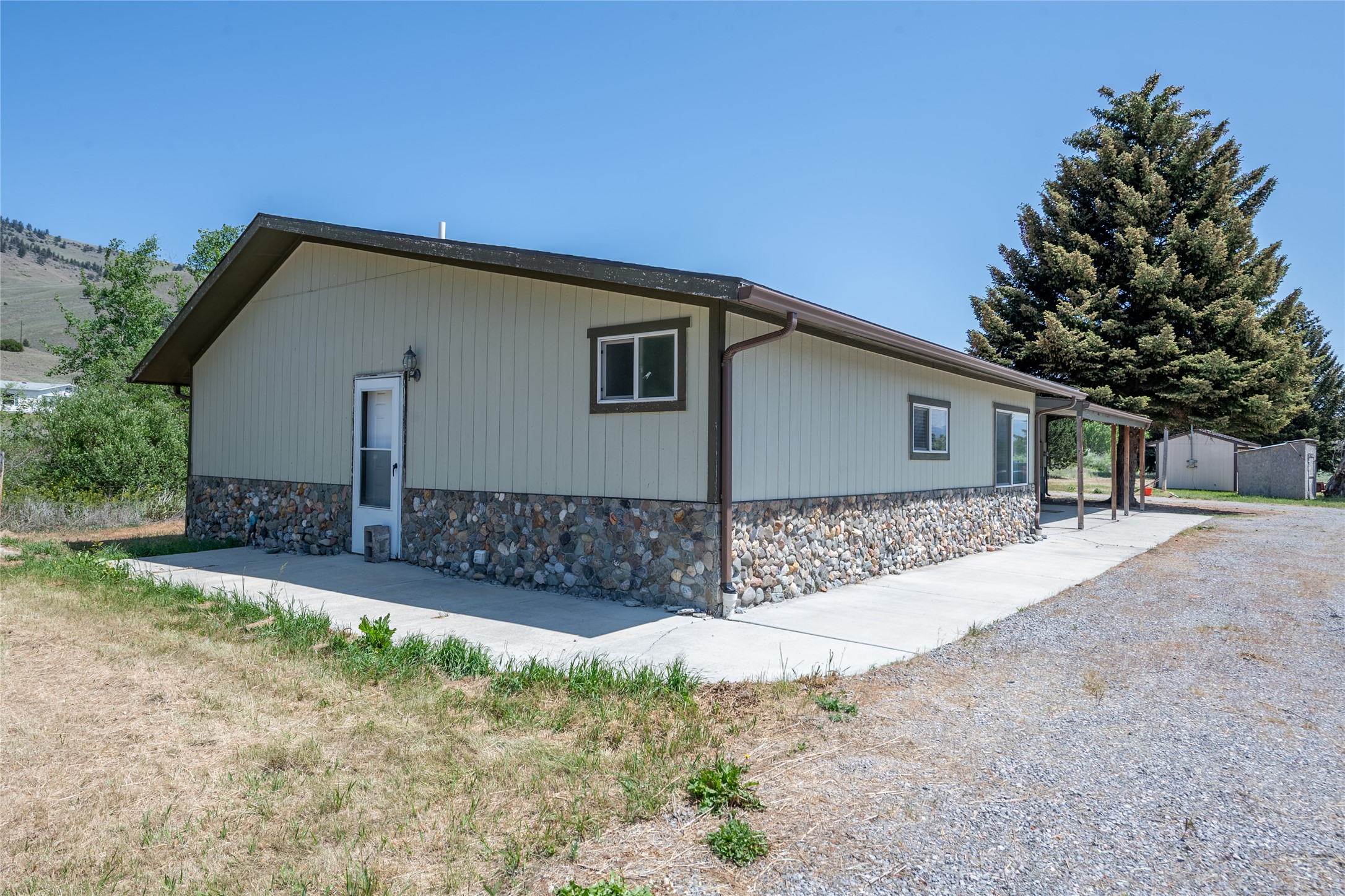 239 Drummond Frontage Road