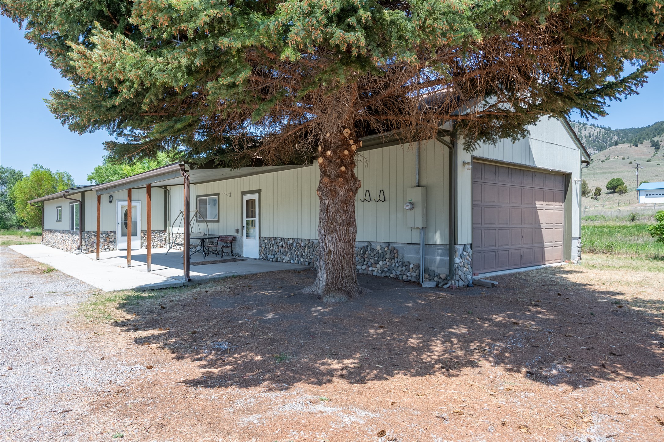 239 Drummond Frontage Road