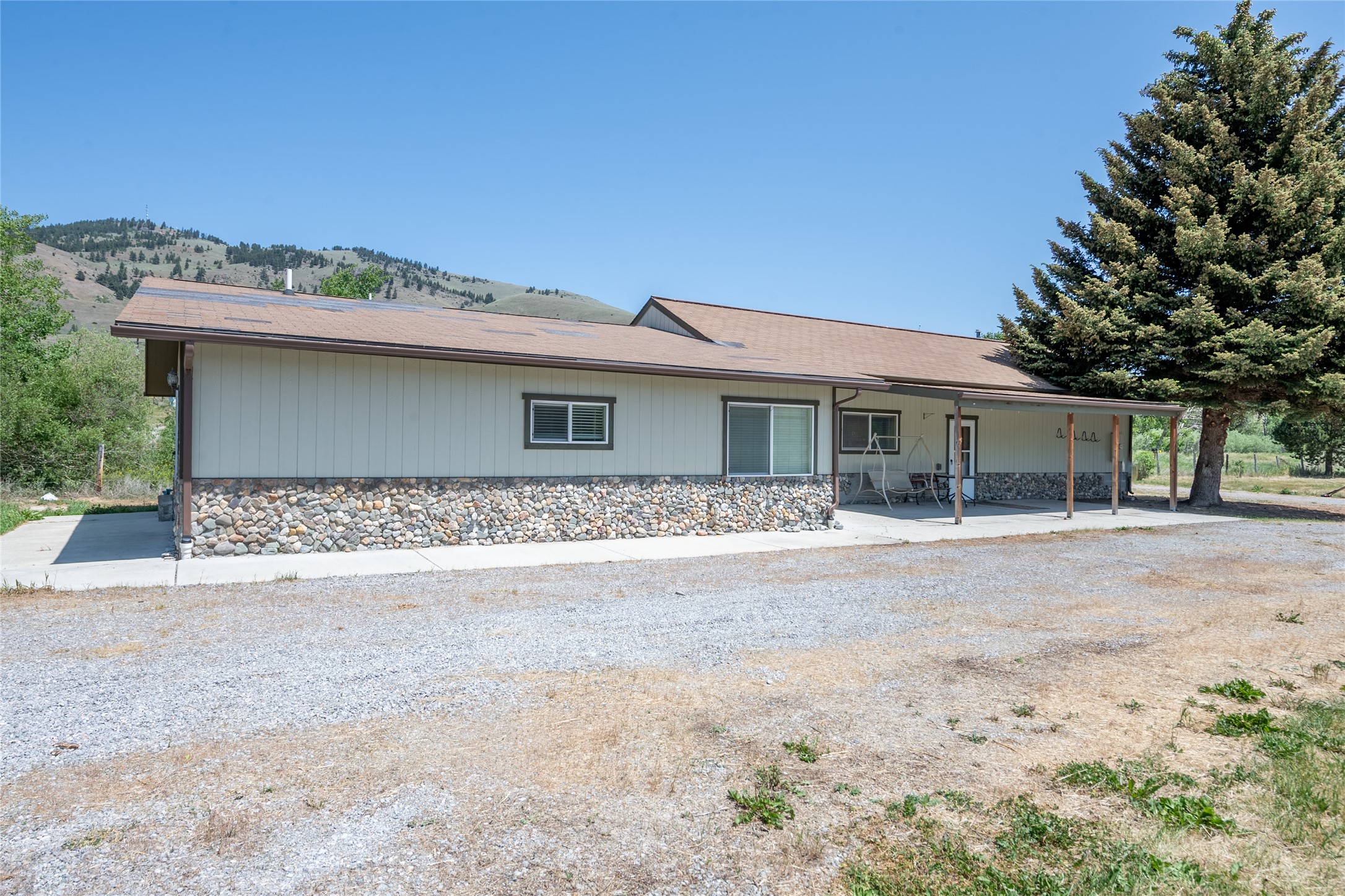 239 Drummond Frontage Road