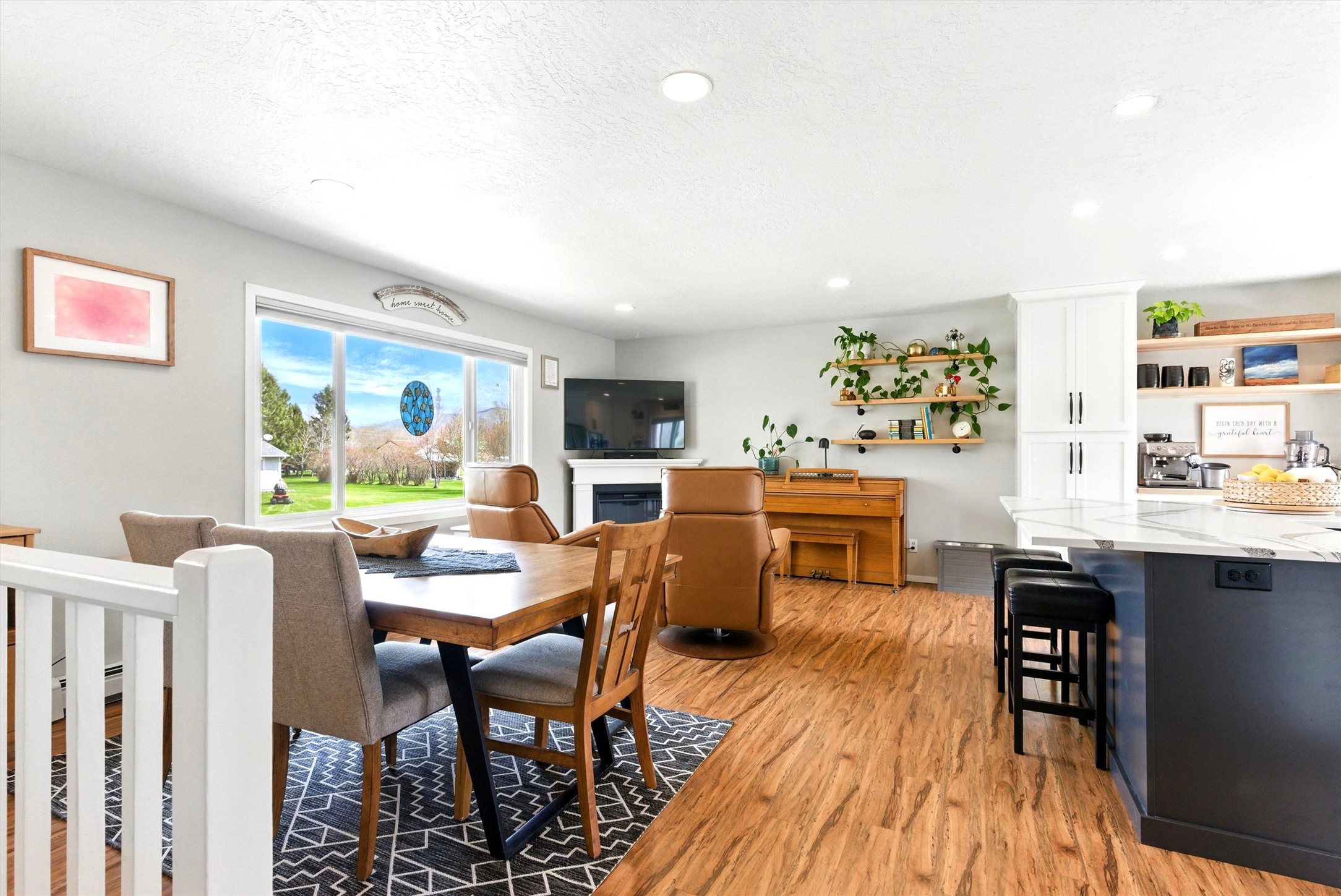 6595 Ruby Lane