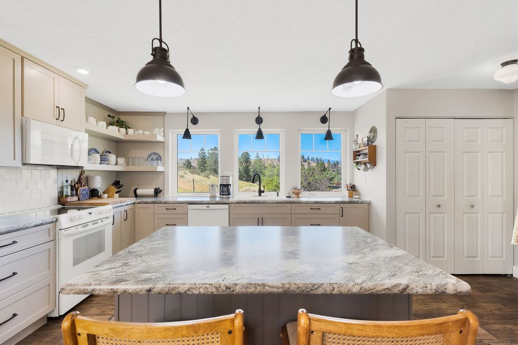 Photo of 1310 Sleeping Child Road, Hamilton, MT 59840 (MLS # 30053120)