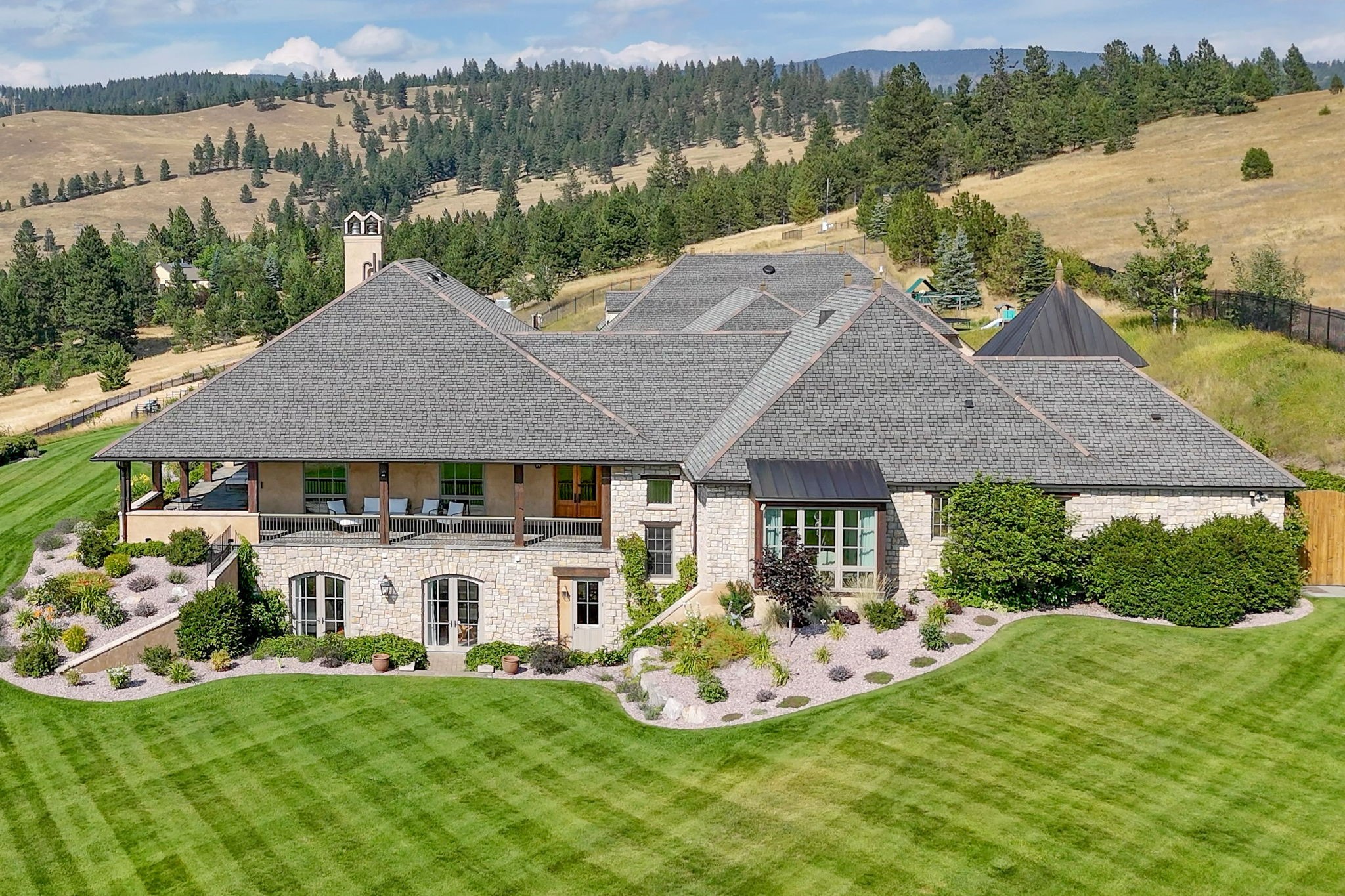 2761 Contour Road