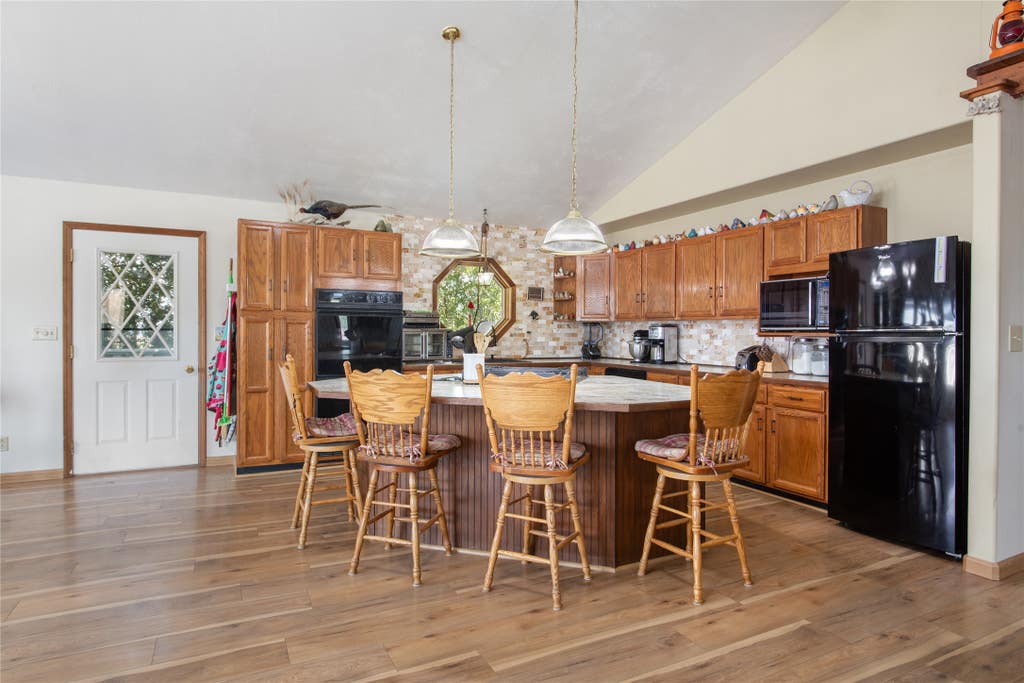 Photo of 4572 Eastside Hwy HWY, Stevensville, MT 59870 (MLS # 30074592)