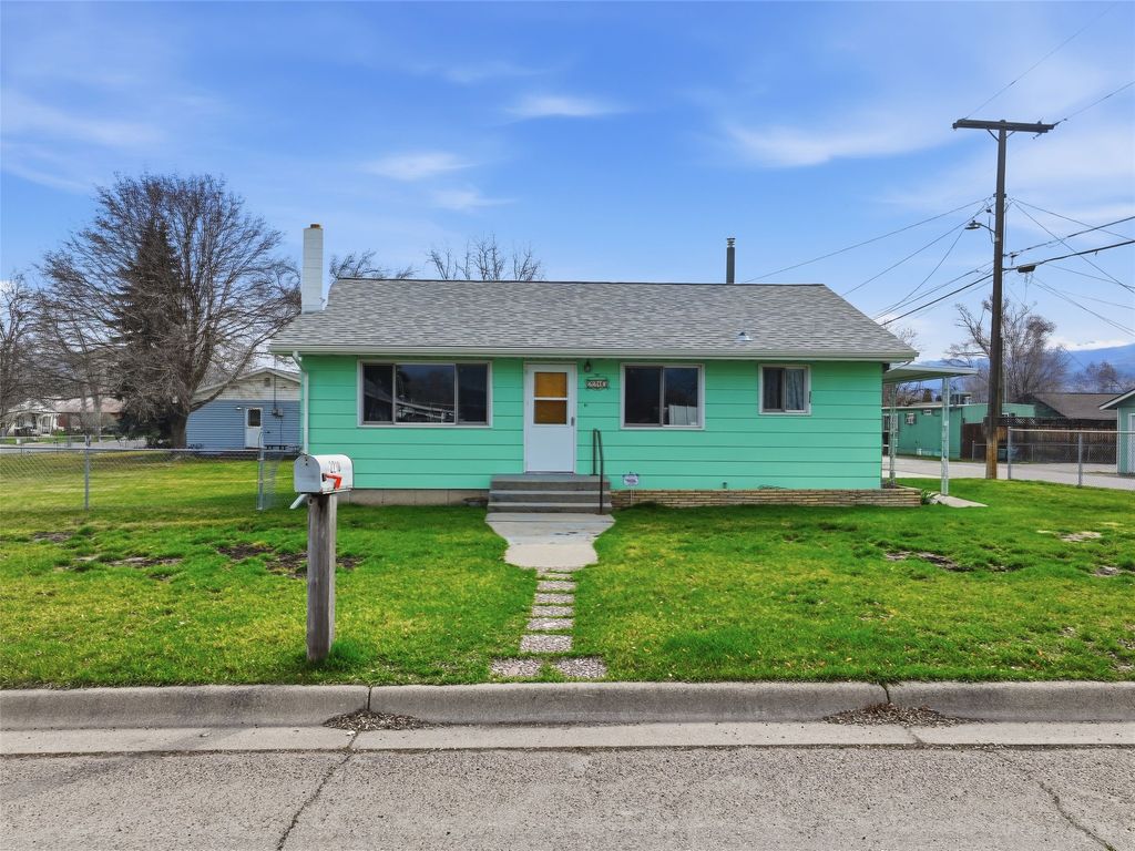 Photo of 2210 Eaton Street, Missoula, MT 59801 (MLS # 30067828)