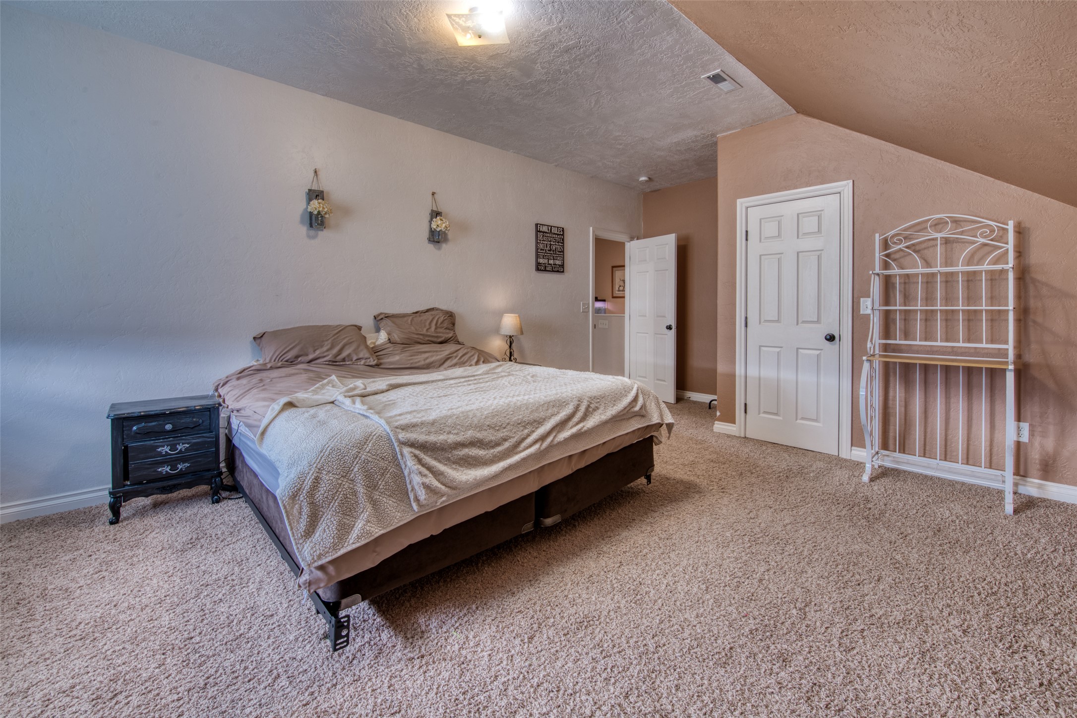 Corvallis, Montana 59828, United States, 4 Bedrooms Bedrooms, ,3 BathroomsBathrooms,Residential,Active,106200