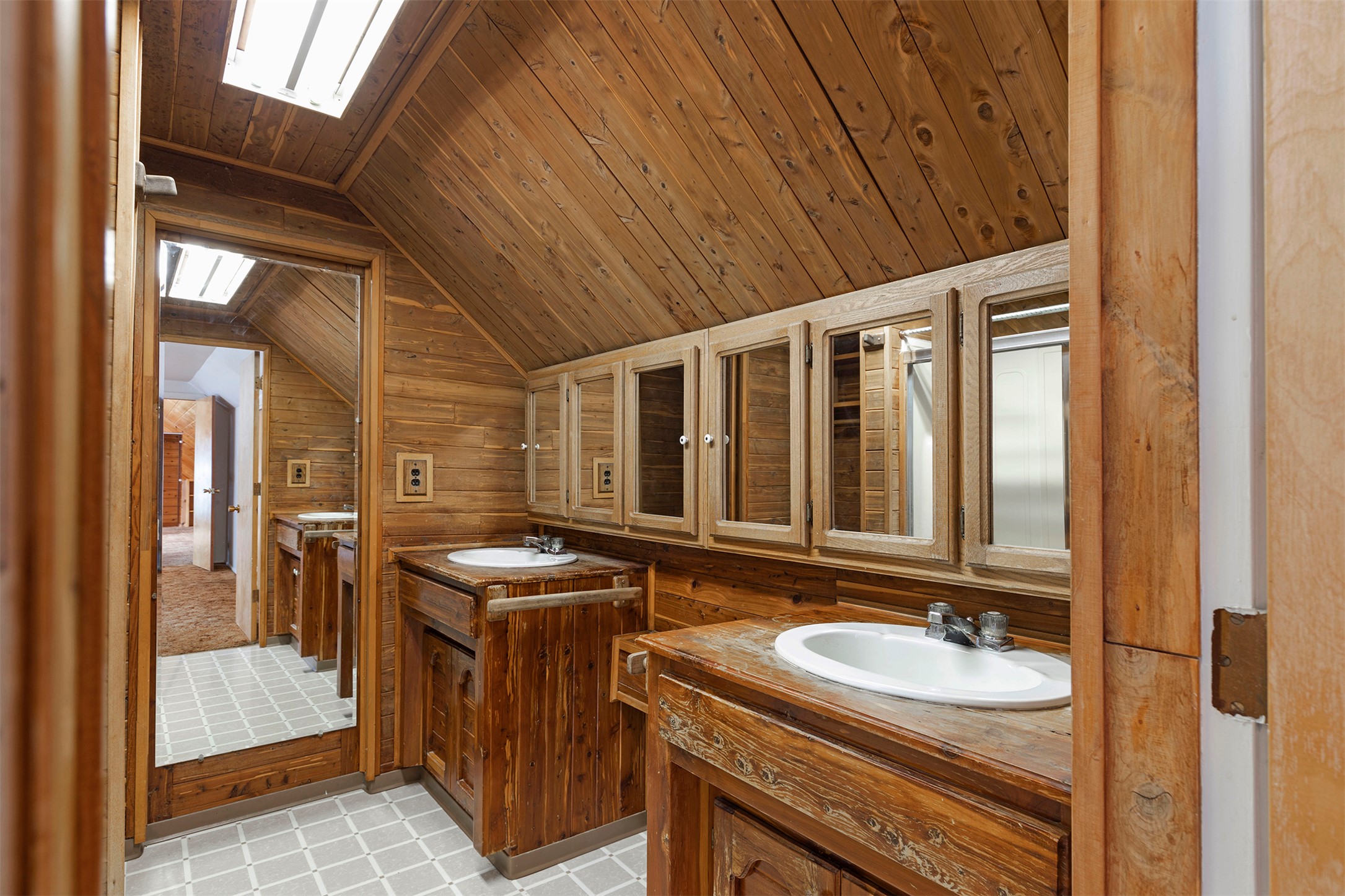 Missoula, Montana 59803, United States, 6 Bedrooms Bedrooms, ,3 BathroomsBathrooms,Residential,Active,107208