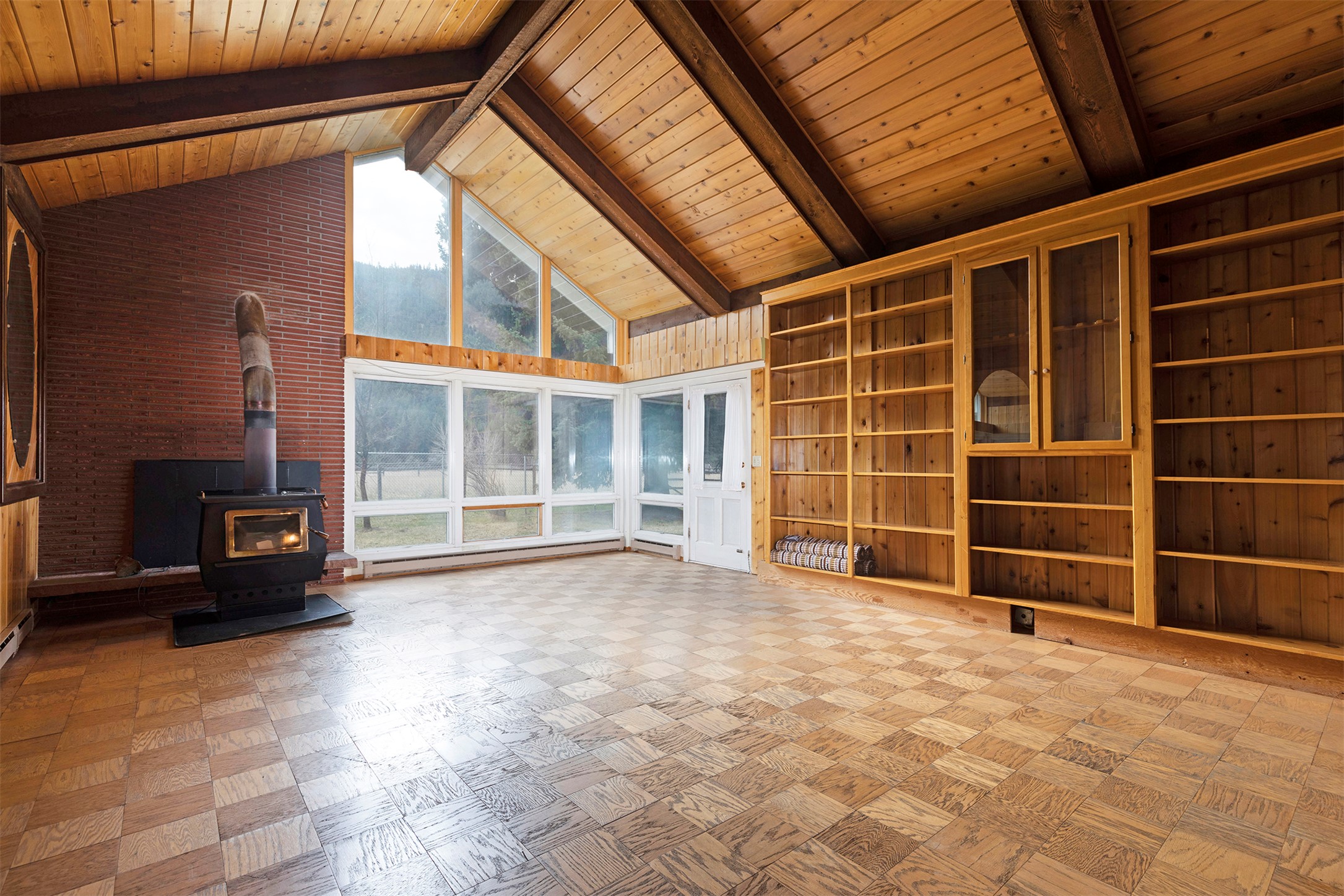 Missoula, Montana 59803, United States, 6 Bedrooms Bedrooms, ,3 BathroomsBathrooms,Residential,Active,107208