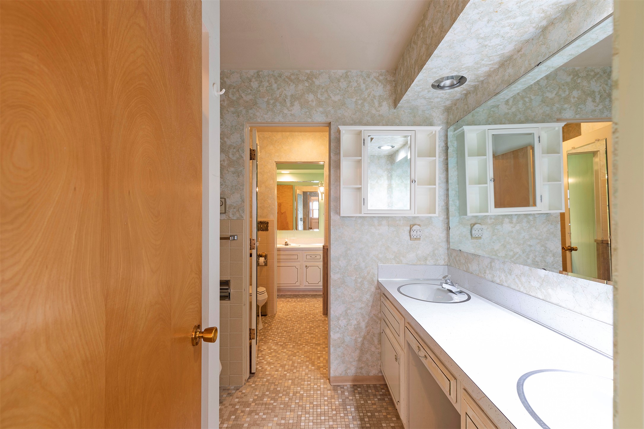 Missoula, Montana 59803, United States, 6 Bedrooms Bedrooms, ,3 BathroomsBathrooms,Residential,Active,107208