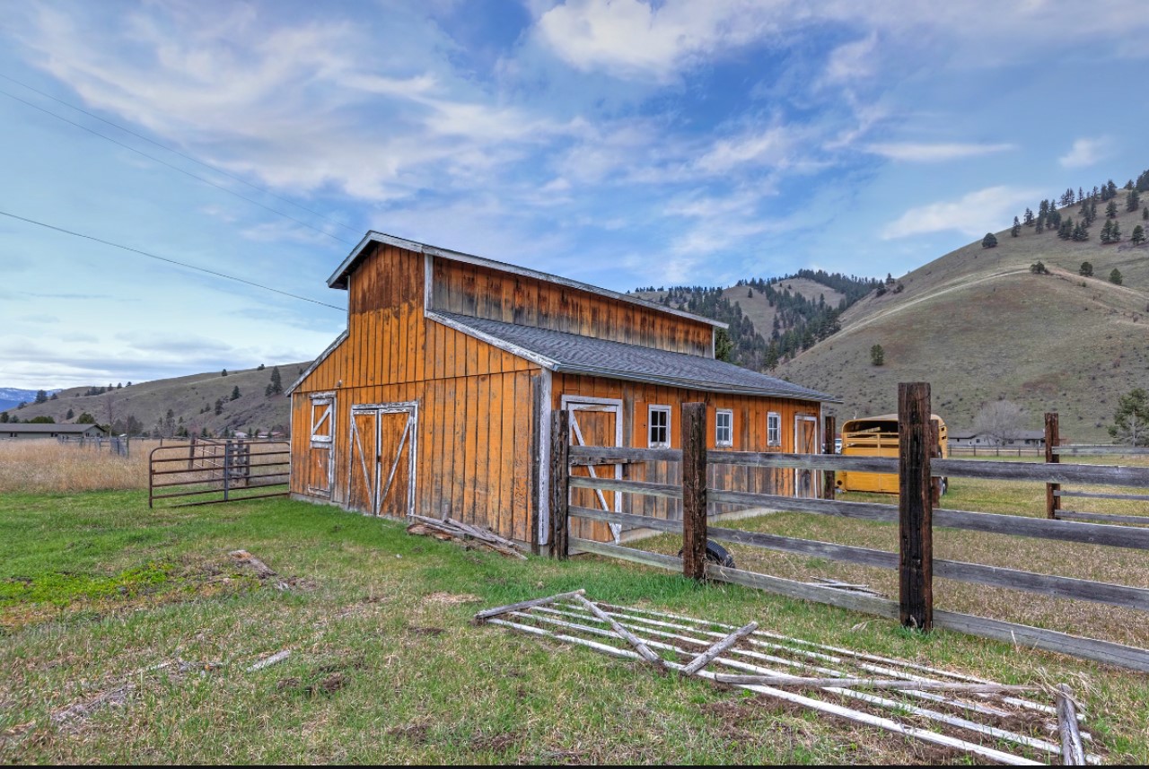 Missoula, Montana 59803, United States, 6 Bedrooms Bedrooms, ,3 BathroomsBathrooms,Residential,Active,107208