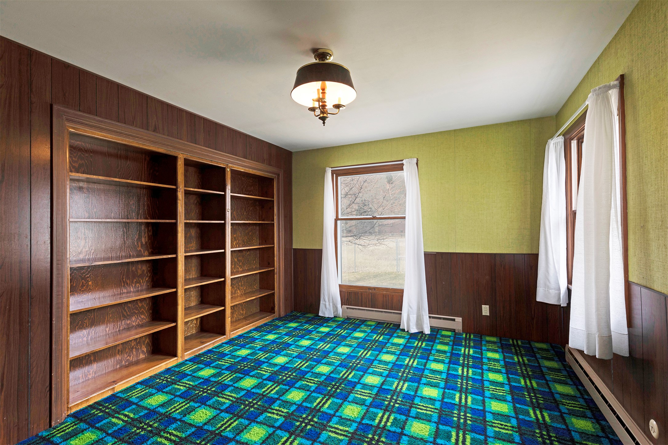 Missoula, Montana 59803, United States, 6 Bedrooms Bedrooms, ,3 BathroomsBathrooms,Residential,Active,107208