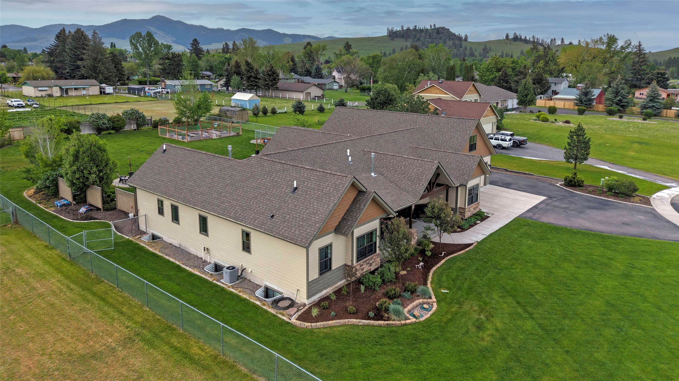 2398 Bald Eagle Close