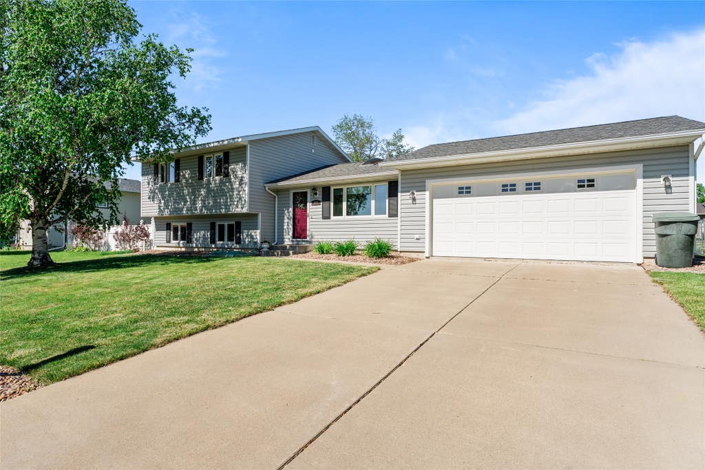 Photo of 604 39A Street N, Great Falls, MT 59405 (MLS # 30073703)