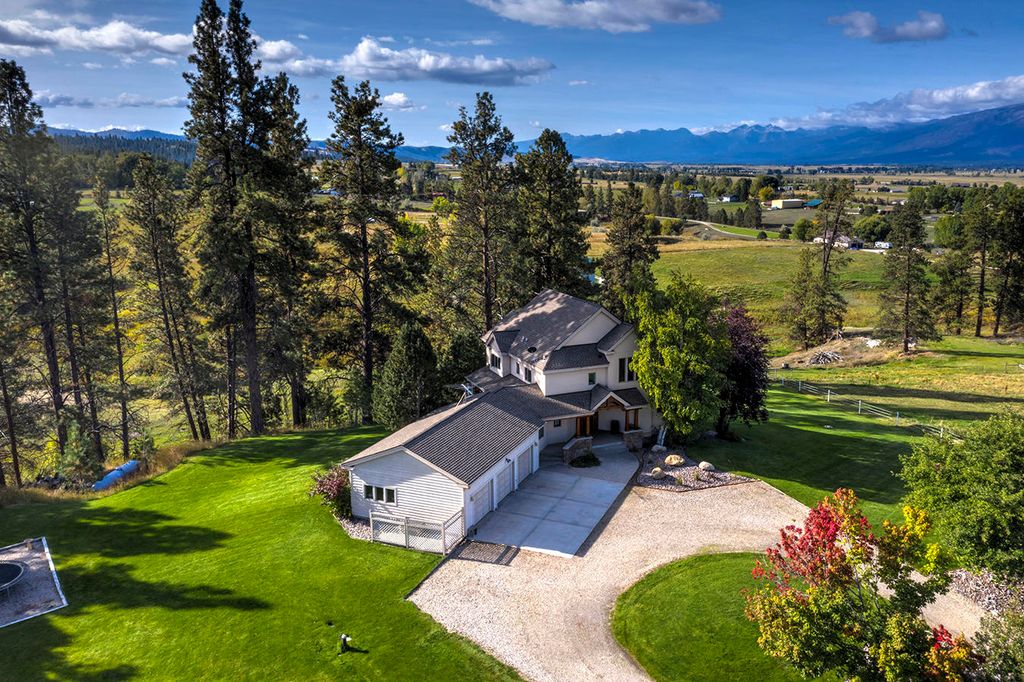 Photo of 909 Hamilton Heights Road, Corvallis, MT 59828 (MLS # 30050833)