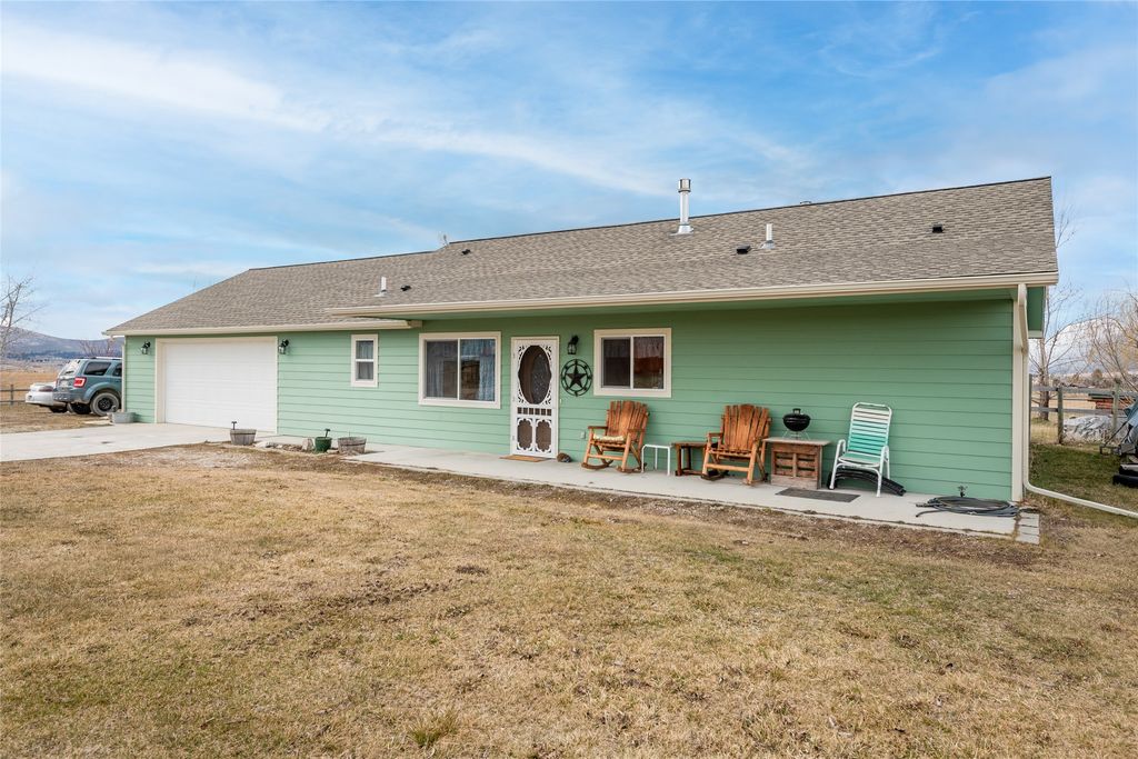 Photo of 552 Pat Lane, Stevensville, MT 59870 (MLS # 30044030)