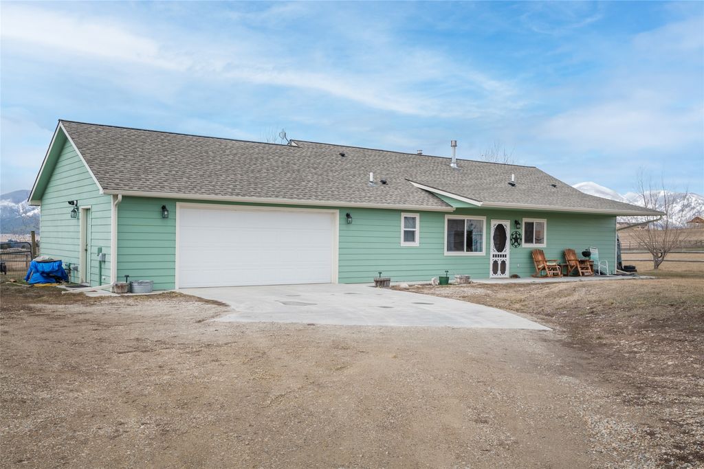 Photo of 552 Pat Lane, Stevensville, MT 59870 (MLS # 30044030)