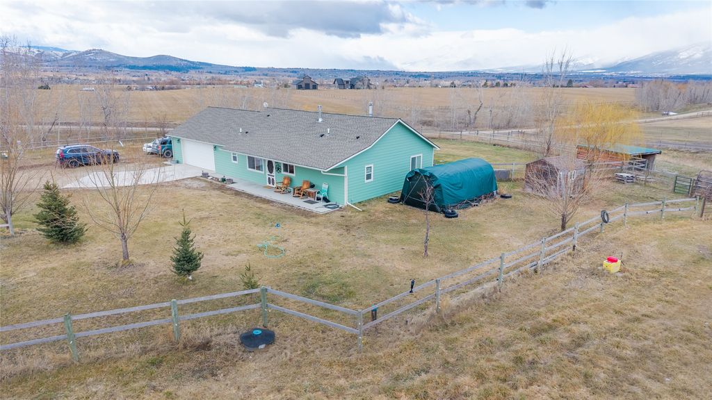 Photo of 552 Pat Lane, Stevensville, MT 59870 (MLS # 30044030)