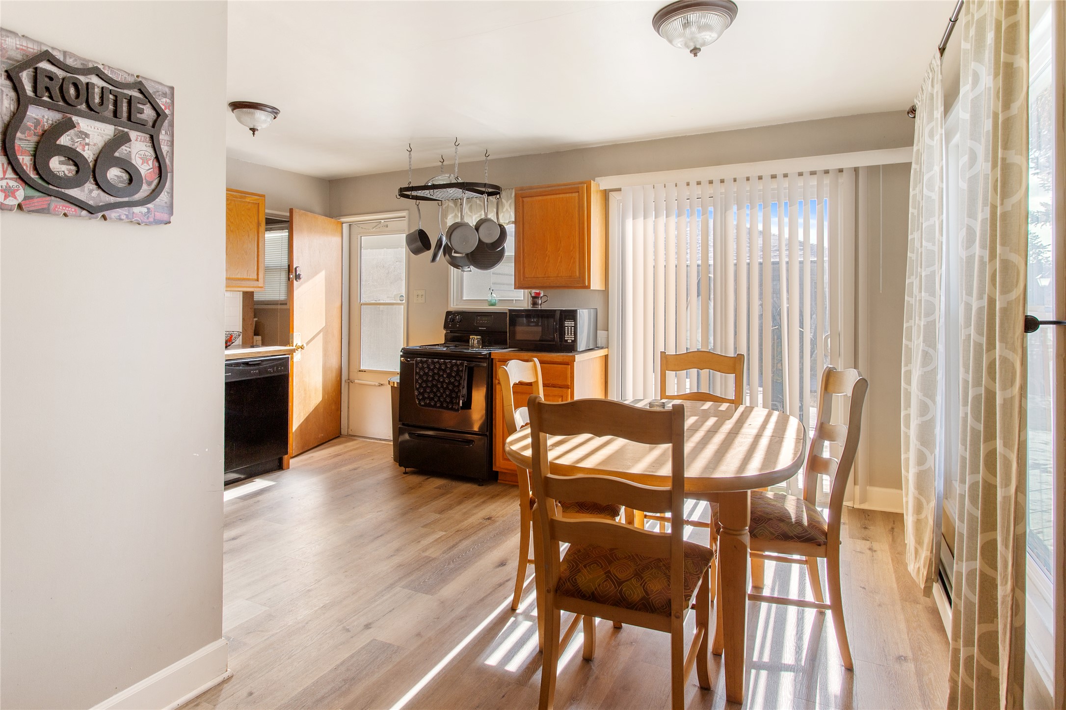 Butte, Montana 59701, United States, 3 Bedrooms Bedrooms, ,1 BathroomBathrooms,Residential,Pending,30914