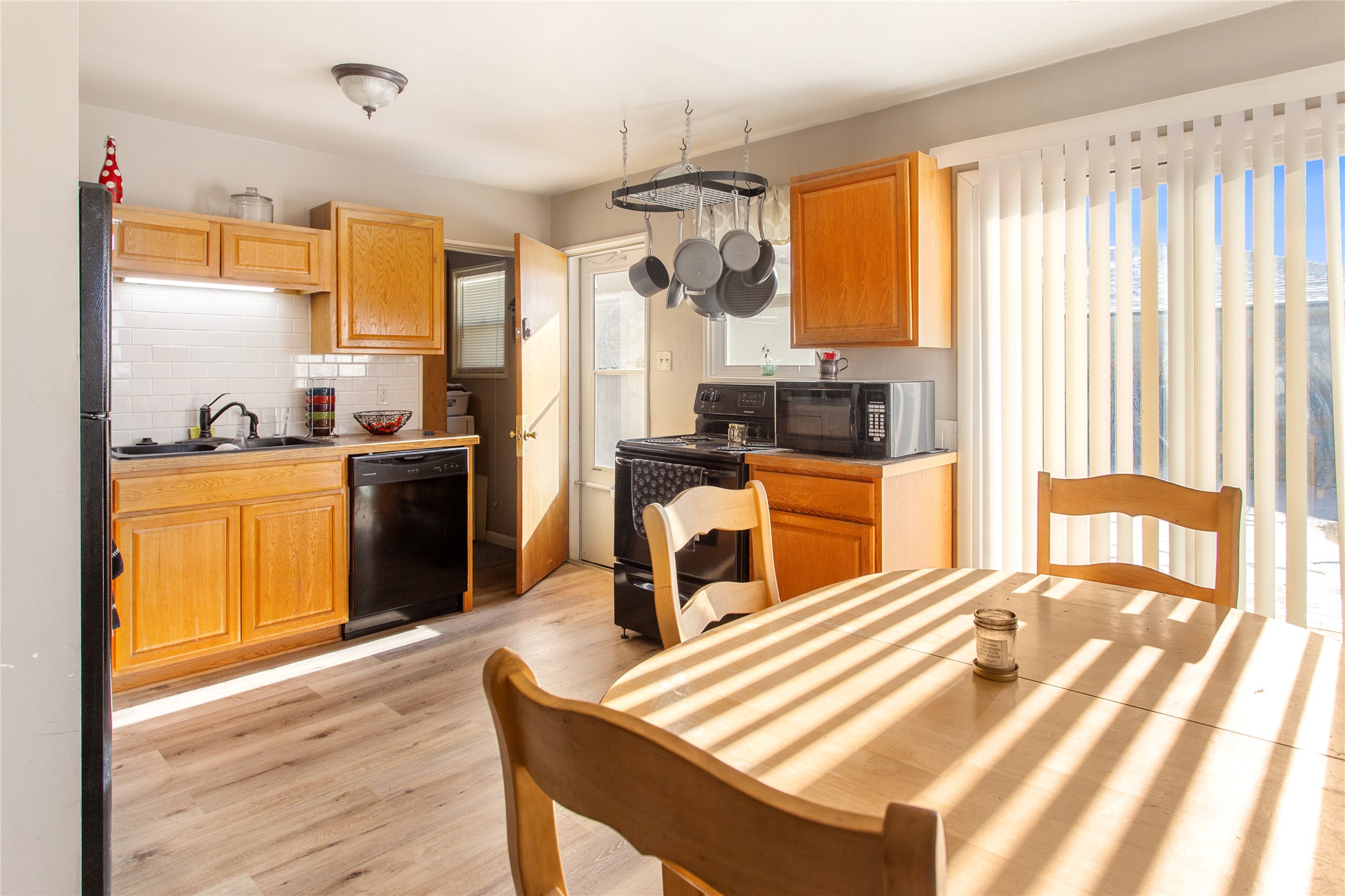 Butte, Montana 59701, United States, 3 Bedrooms Bedrooms, ,1 BathroomBathrooms,Residential,Pending,30914