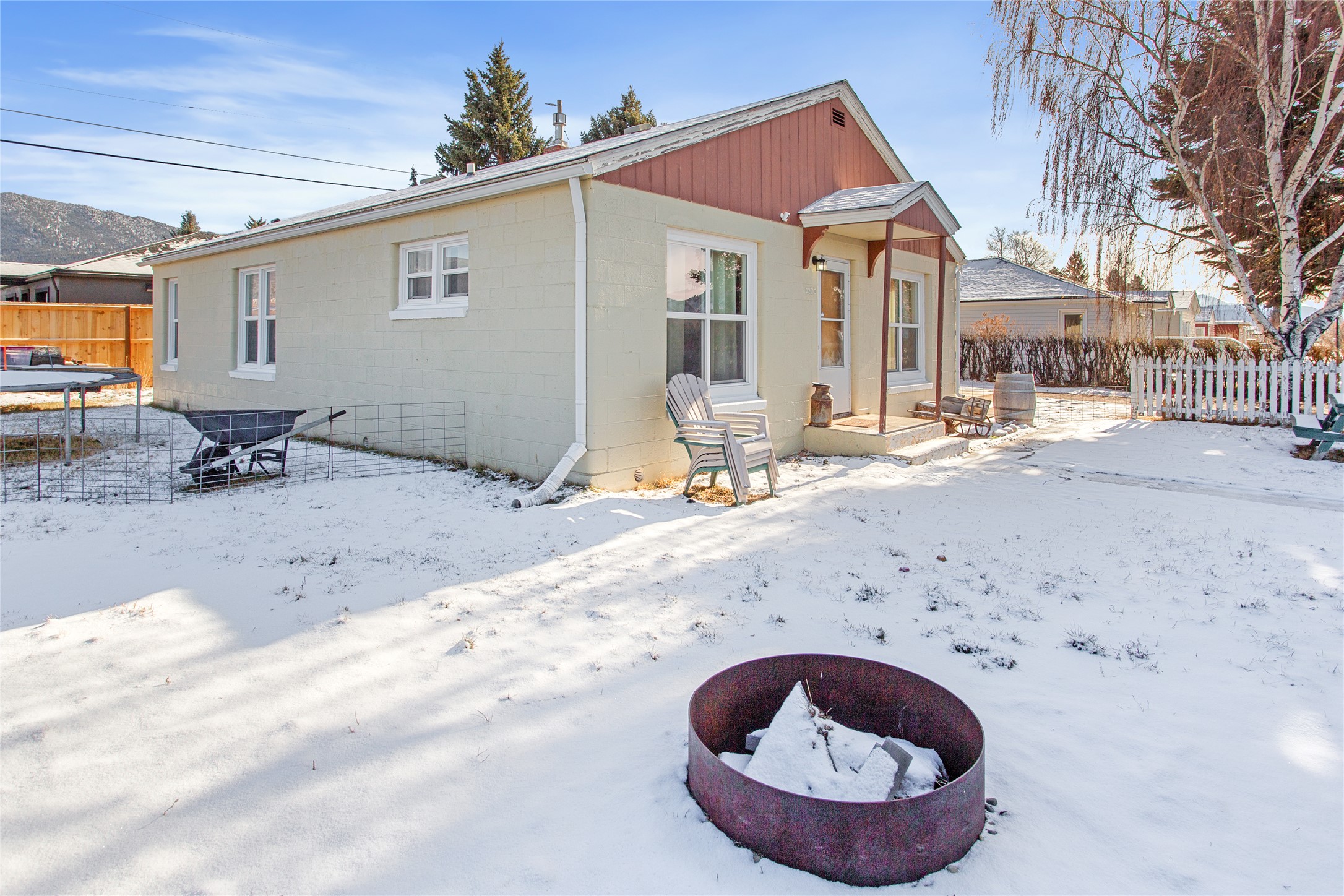 Butte, Montana 59701, United States, 3 Bedrooms Bedrooms, ,1 BathroomBathrooms,Residential,Pending,30914