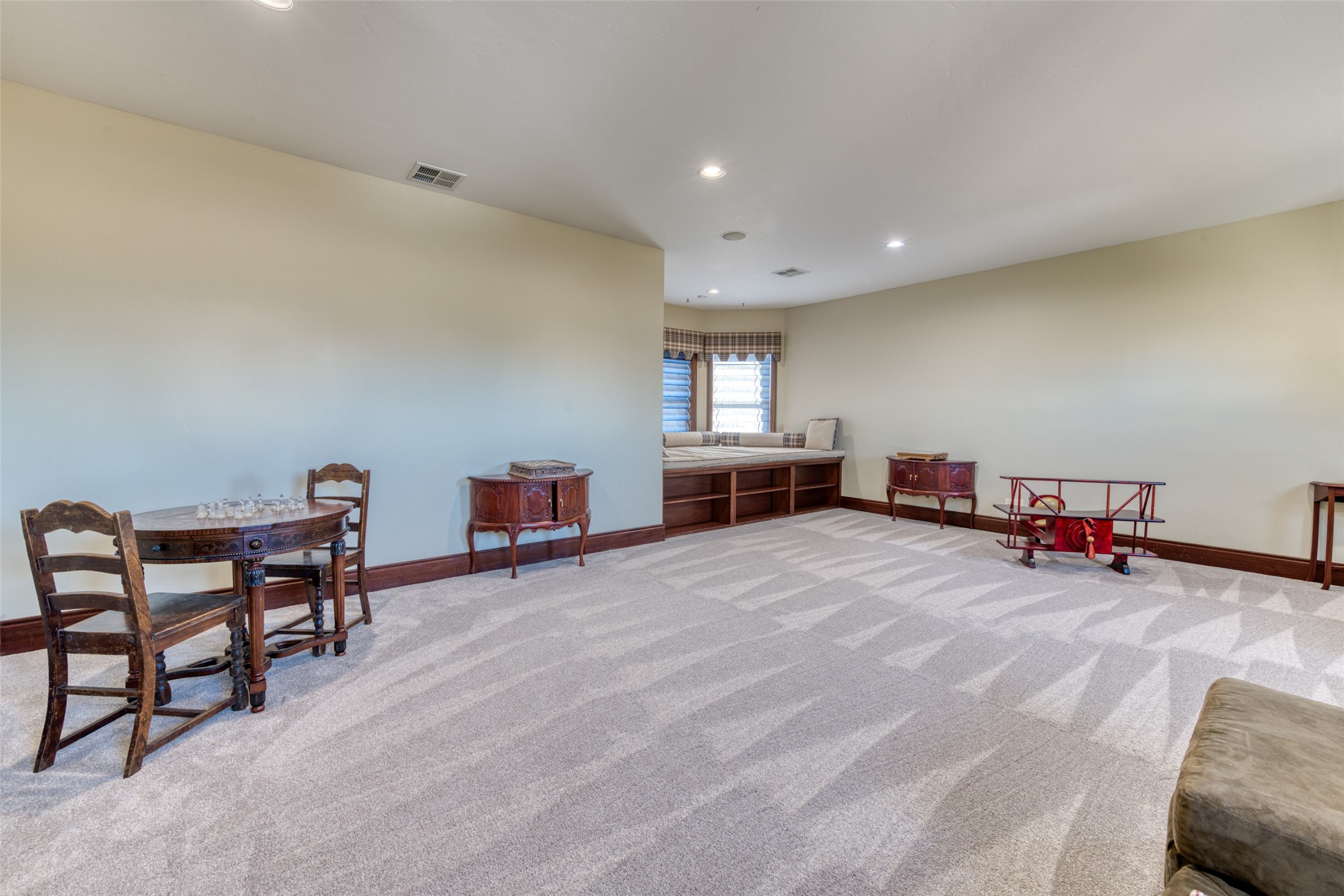 Hamilton, Montana 59840, United States, 4 Bedrooms Bedrooms, ,5 BathroomsBathrooms,Residential,Pending,67297