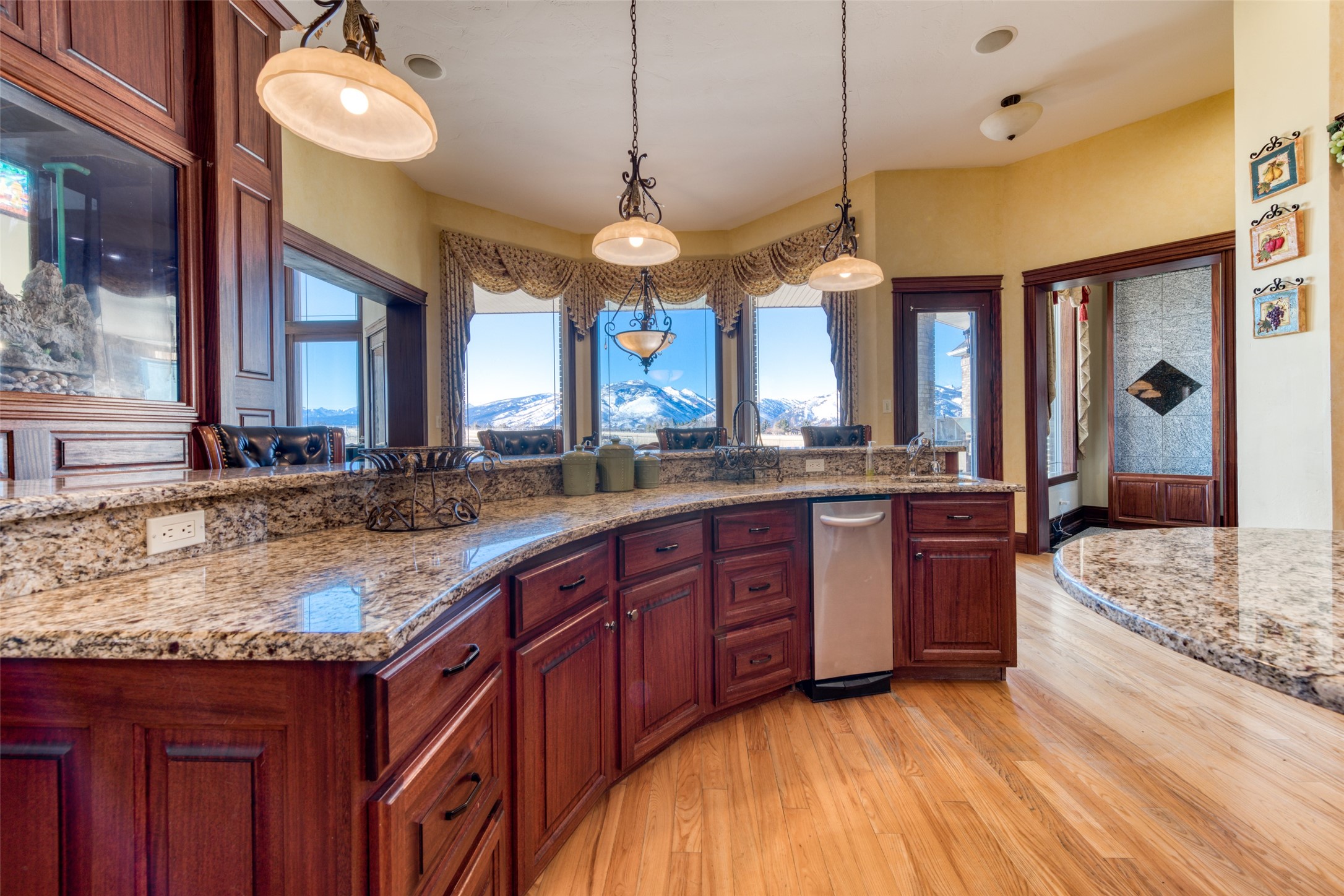 Hamilton, Montana 59840, United States, 4 Bedrooms Bedrooms, ,5 BathroomsBathrooms,Residential,Pending,67297