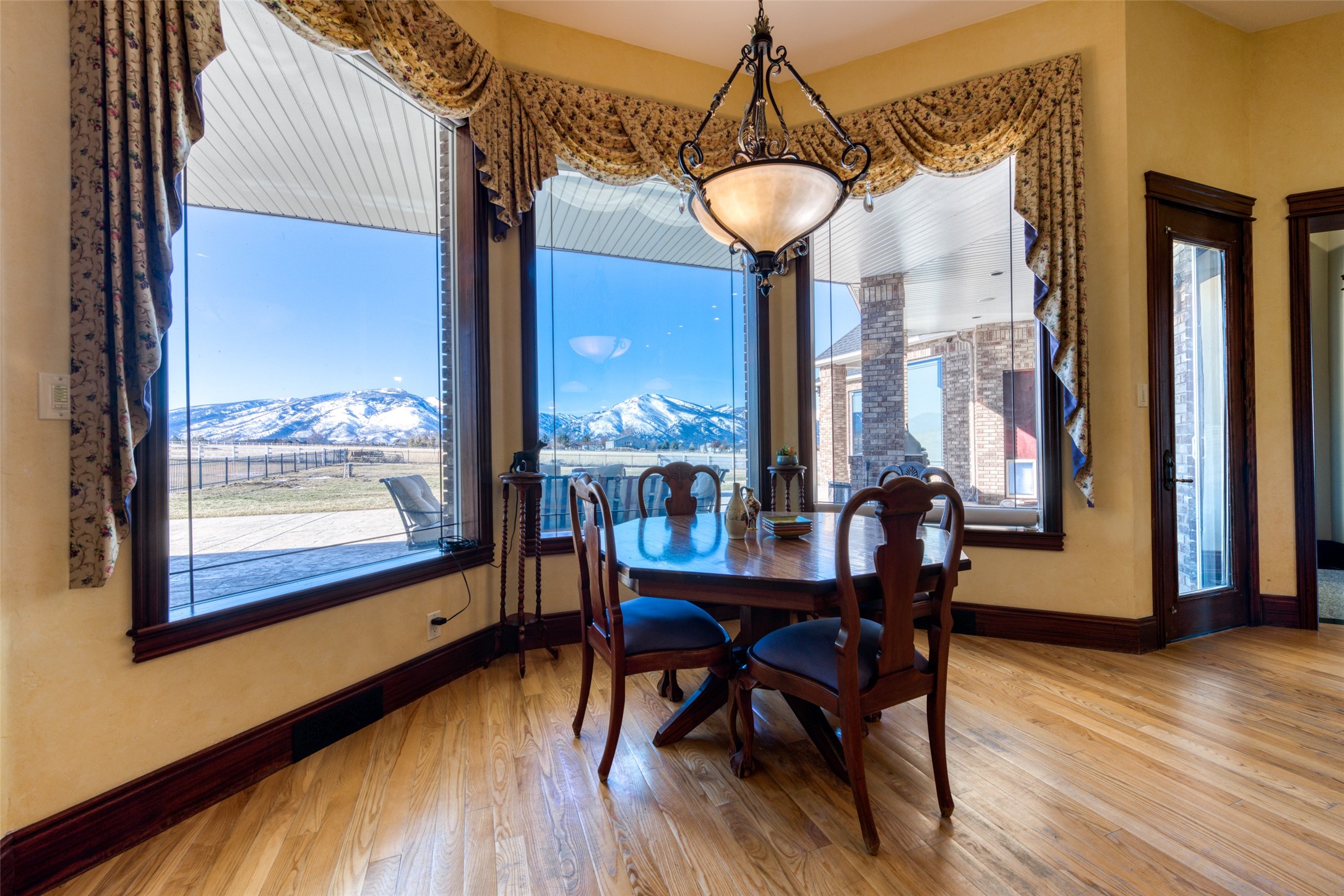 Hamilton, Montana 59840, United States, 4 Bedrooms Bedrooms, ,5 BathroomsBathrooms,Residential,Pending,67297