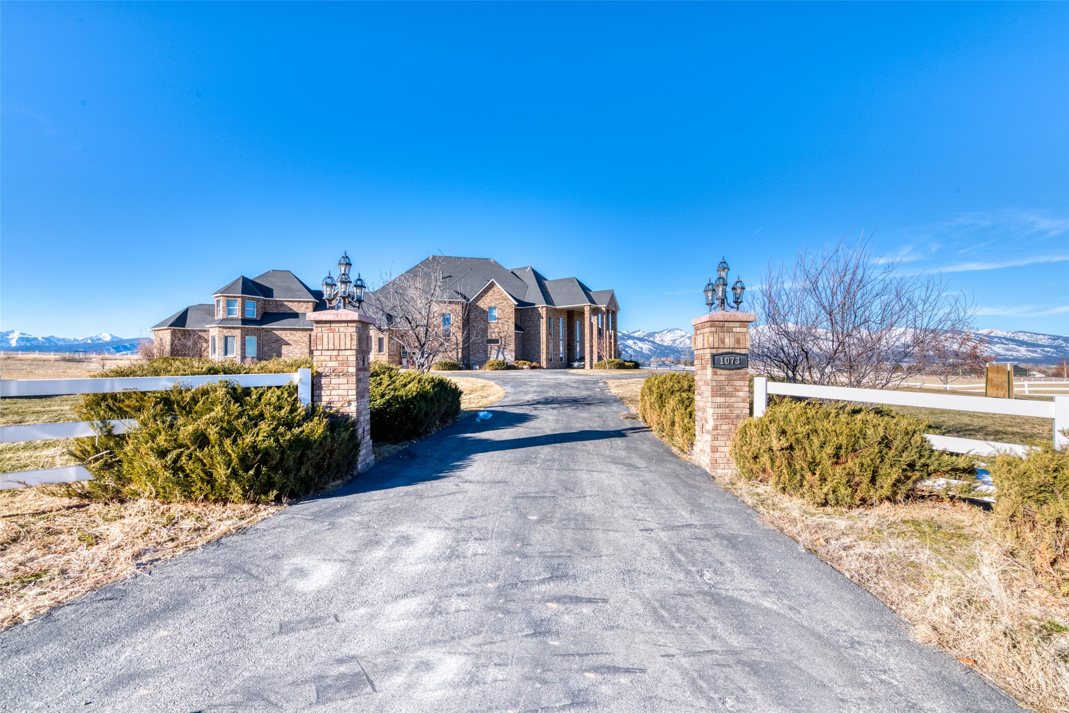 Hamilton, Montana 59840, United States, 4 Bedrooms Bedrooms, ,5 BathroomsBathrooms,Residential,Pending,67297