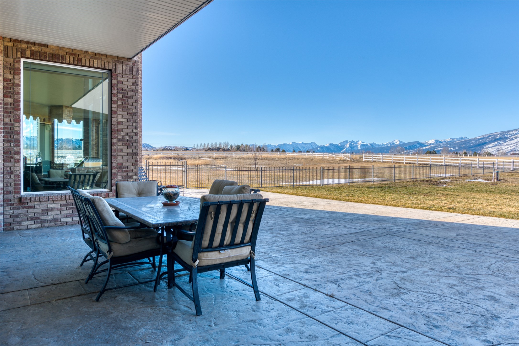 Hamilton, Montana 59840, United States, 4 Bedrooms Bedrooms, ,5 BathroomsBathrooms,Residential,Pending,67297