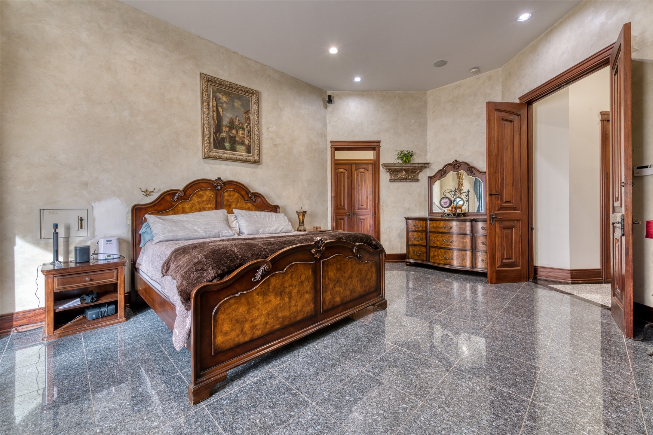 Hamilton, Montana 59840, United States, 4 Bedrooms Bedrooms, ,5 BathroomsBathrooms,Residential,Pending,67297