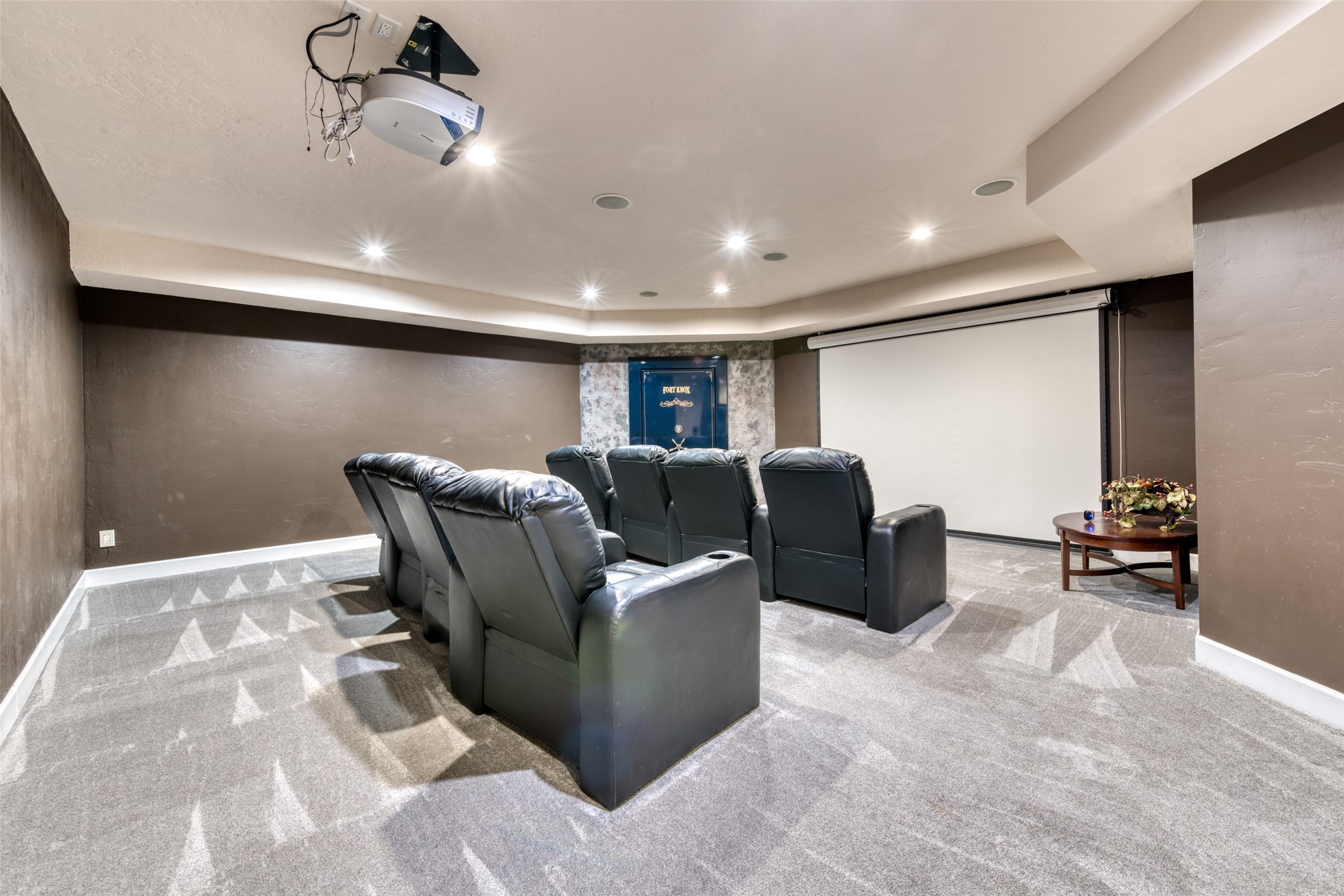 Hamilton, Montana 59840, United States, 4 Bedrooms Bedrooms, ,5 BathroomsBathrooms,Residential,Pending,67297