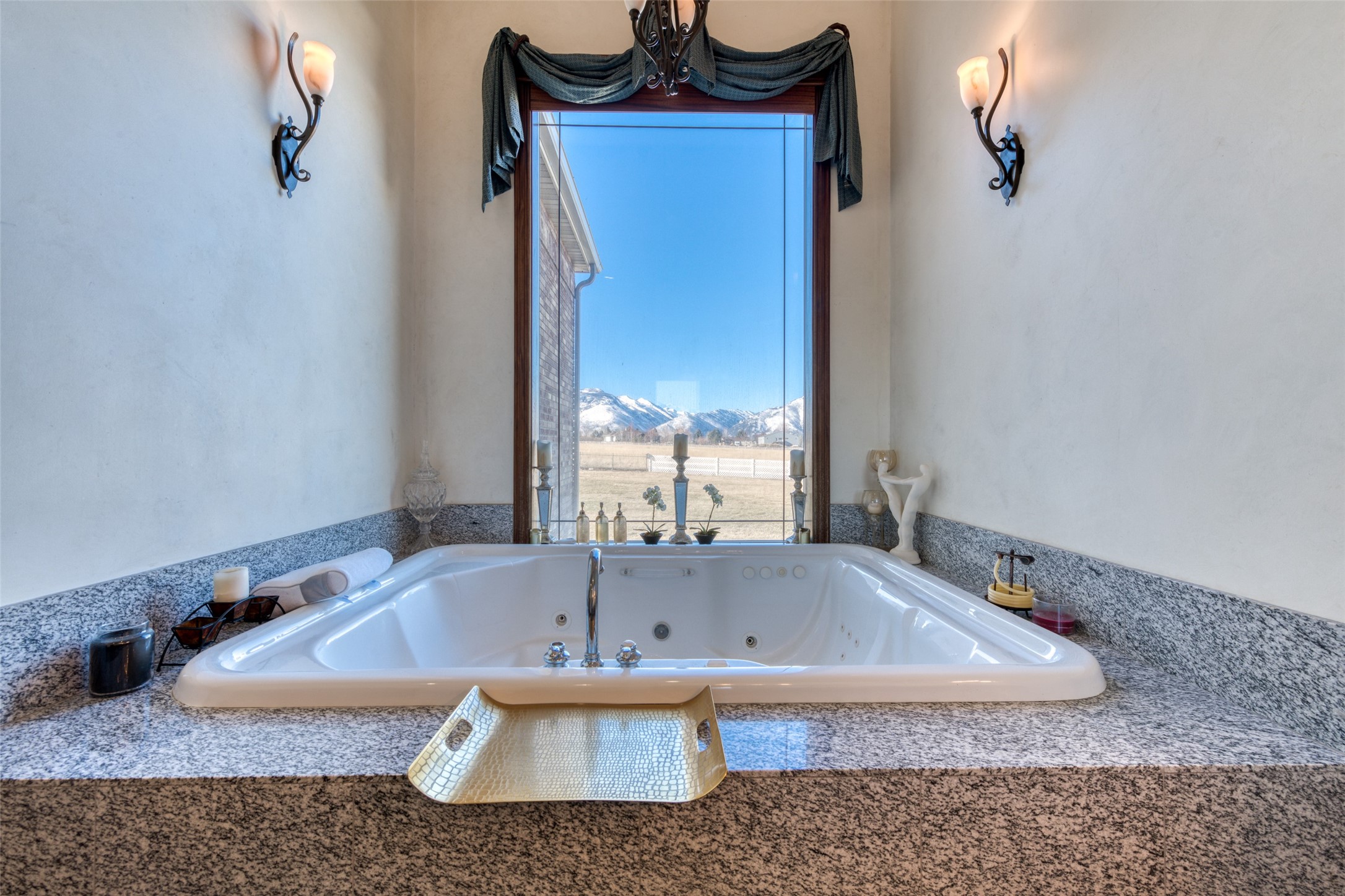 Hamilton, Montana 59840, United States, 4 Bedrooms Bedrooms, ,5 BathroomsBathrooms,Residential,Pending,67297